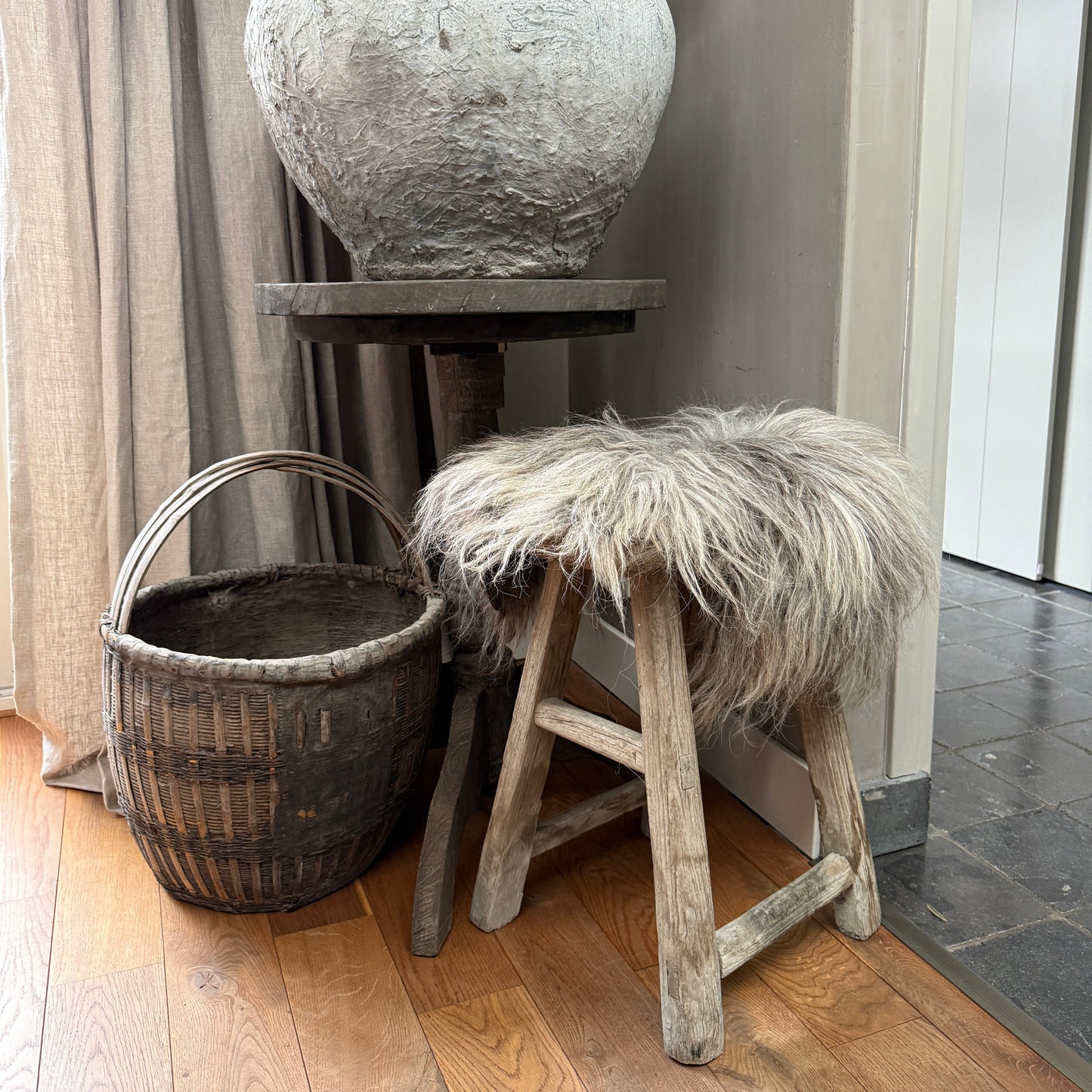 Hockerfell beige/grau