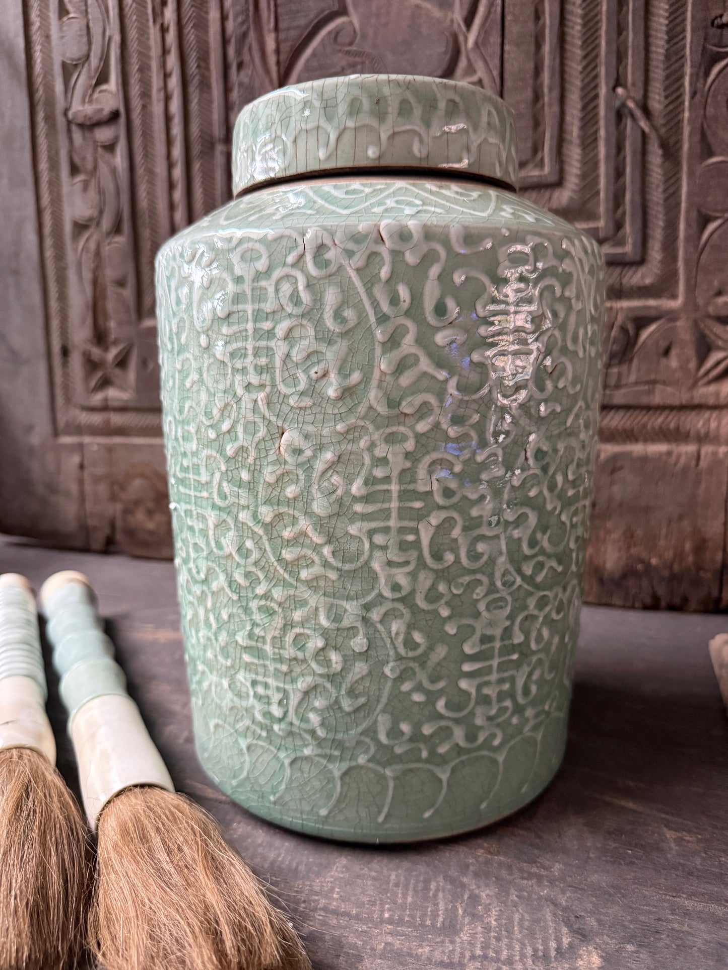 Chinesische Reliefkanne mit Deckel