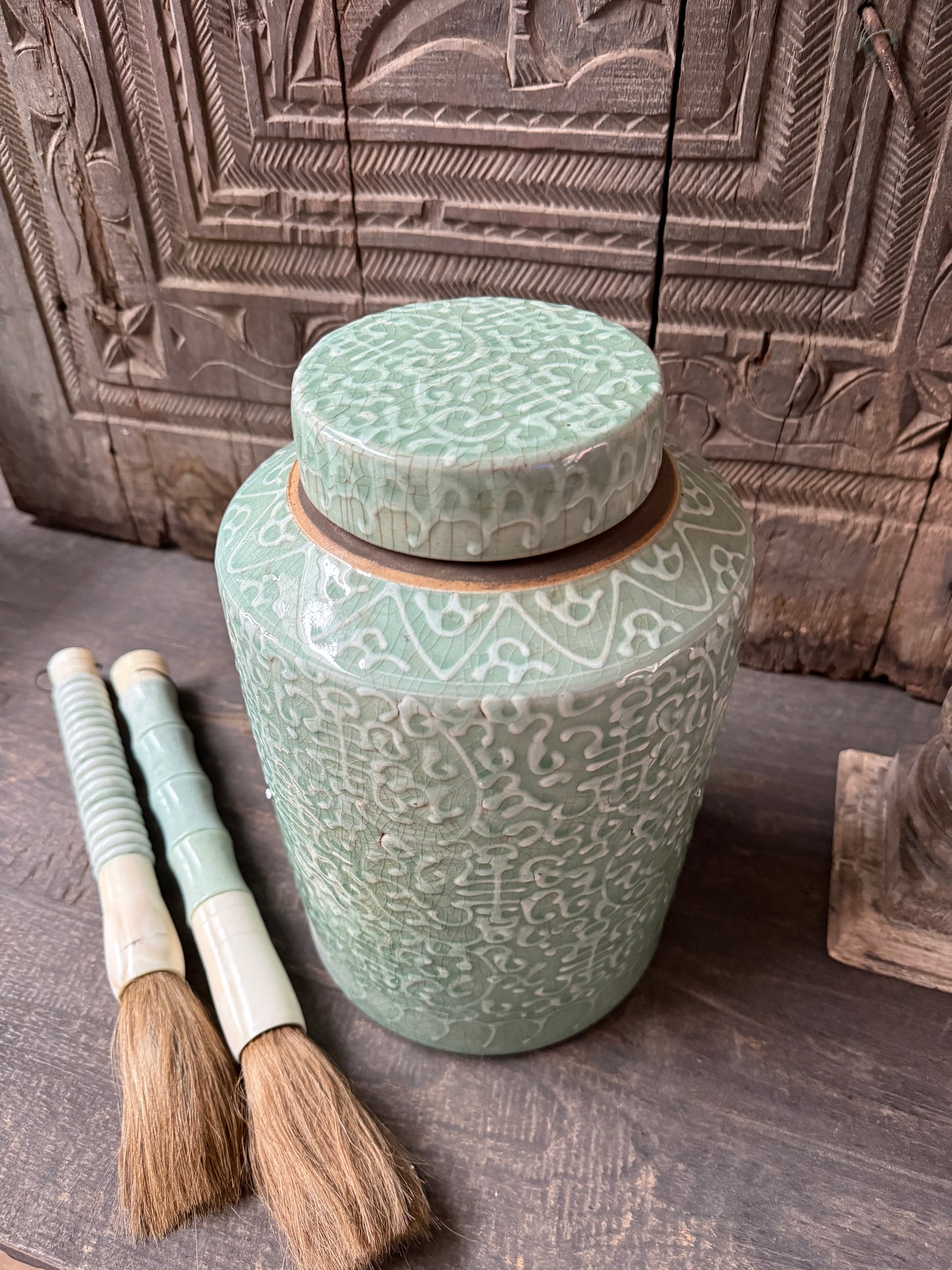 Chinesische Reliefkanne mit Deckel