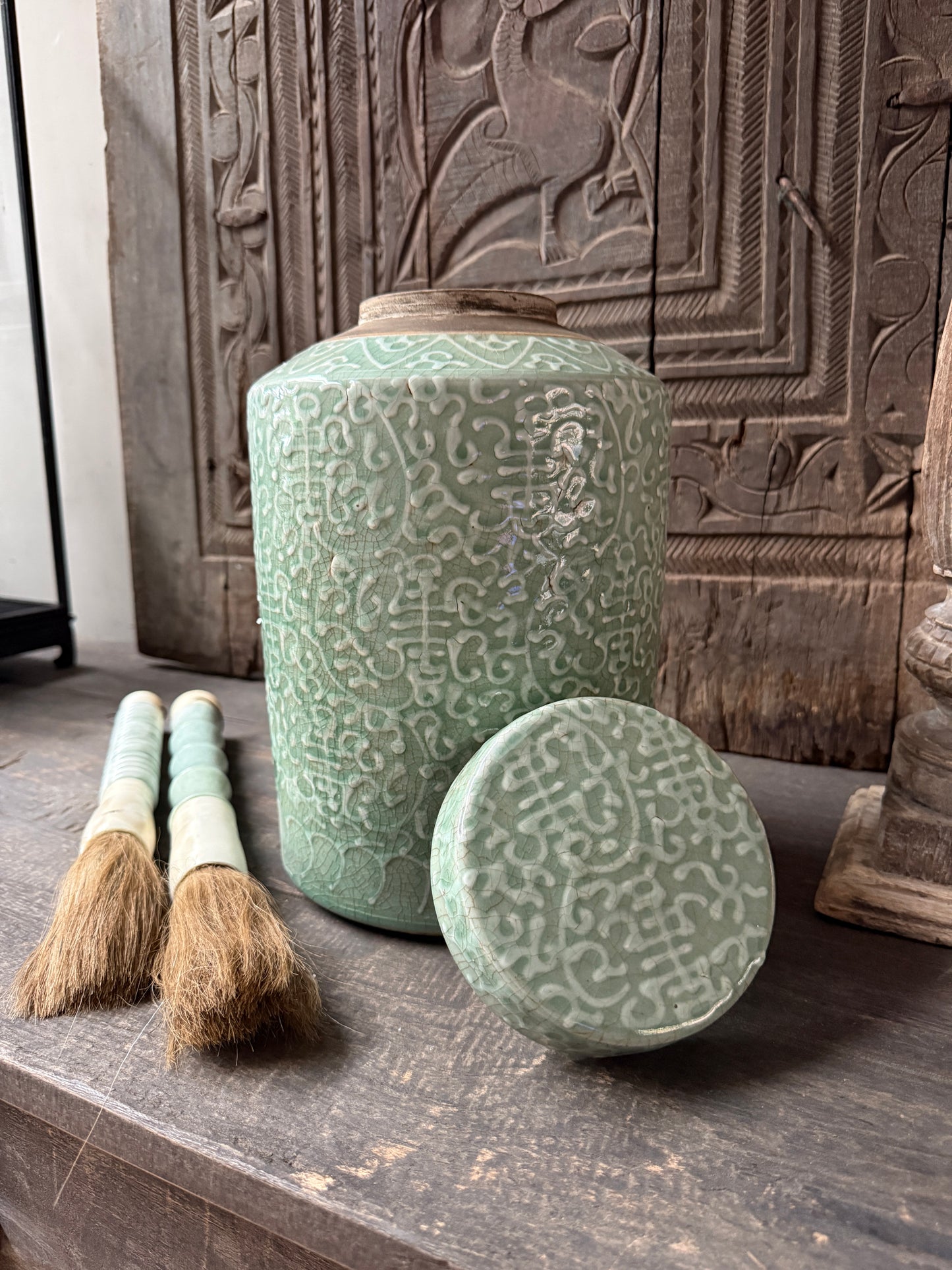 Chinesische Reliefkanne mit Deckel