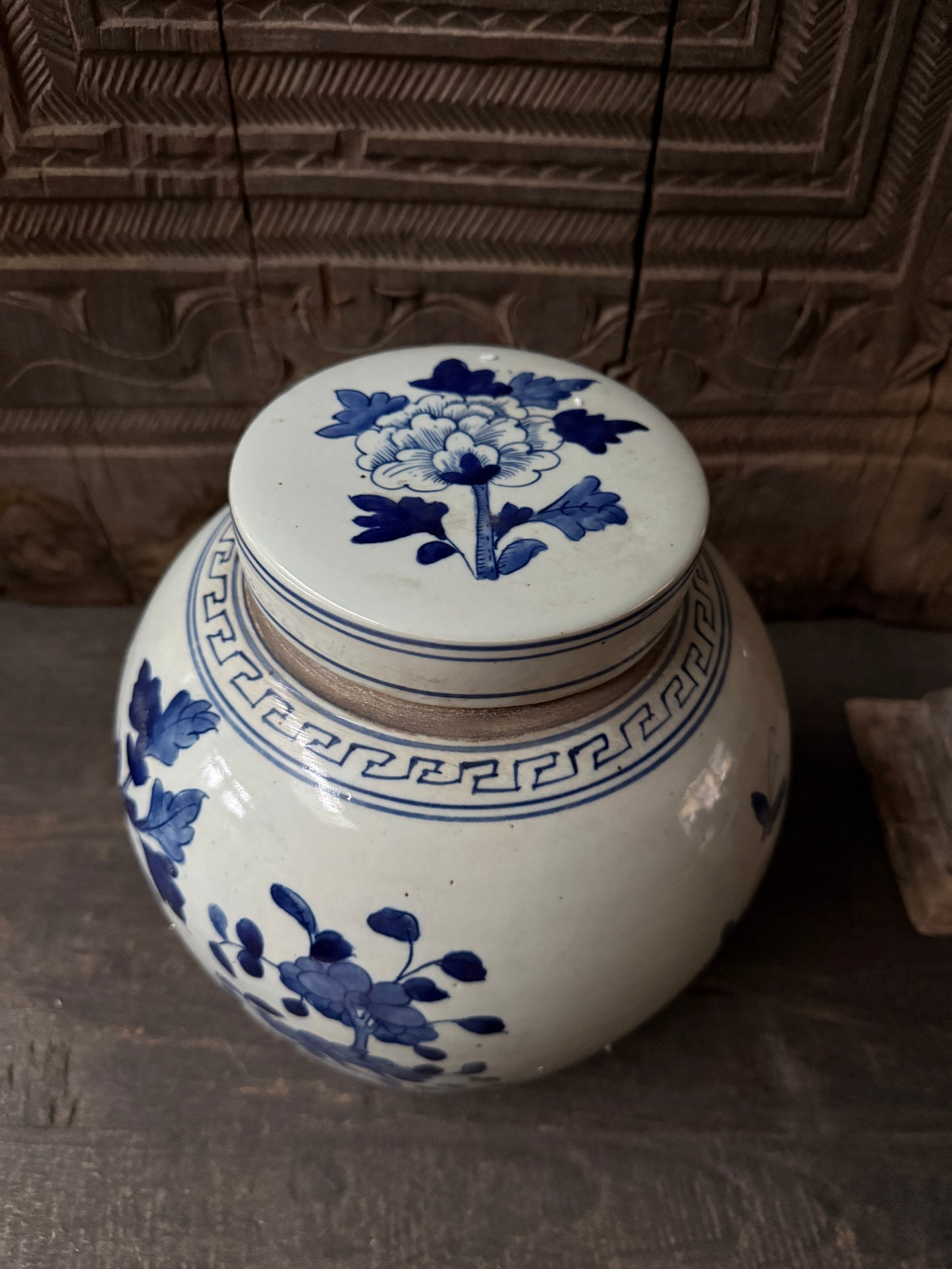 Altes chinesisches Ingwergefäß mit Deckel