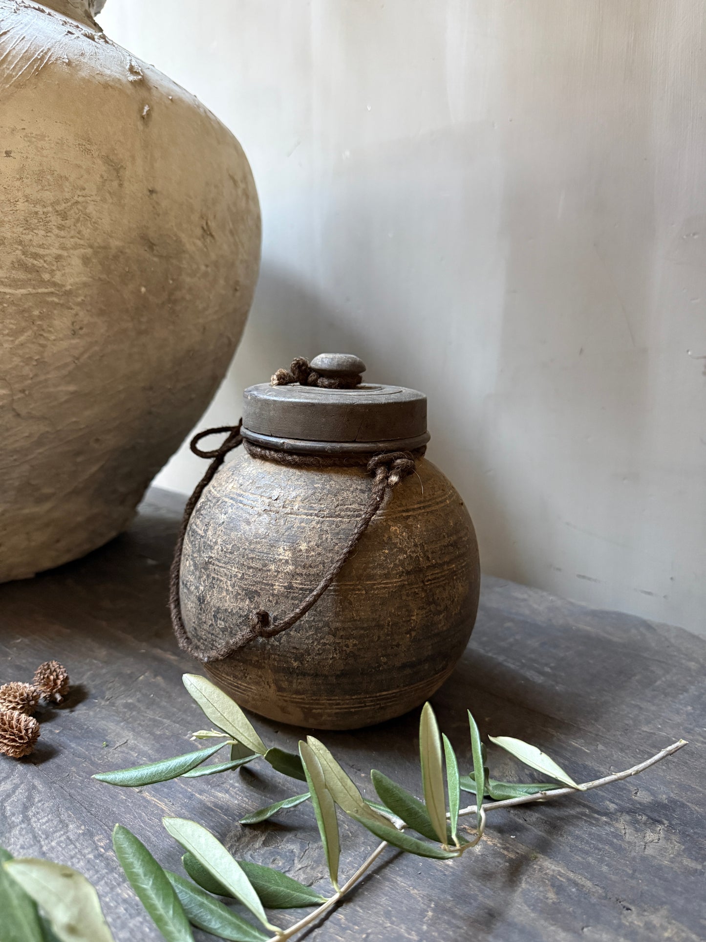 Wooden jar with lid