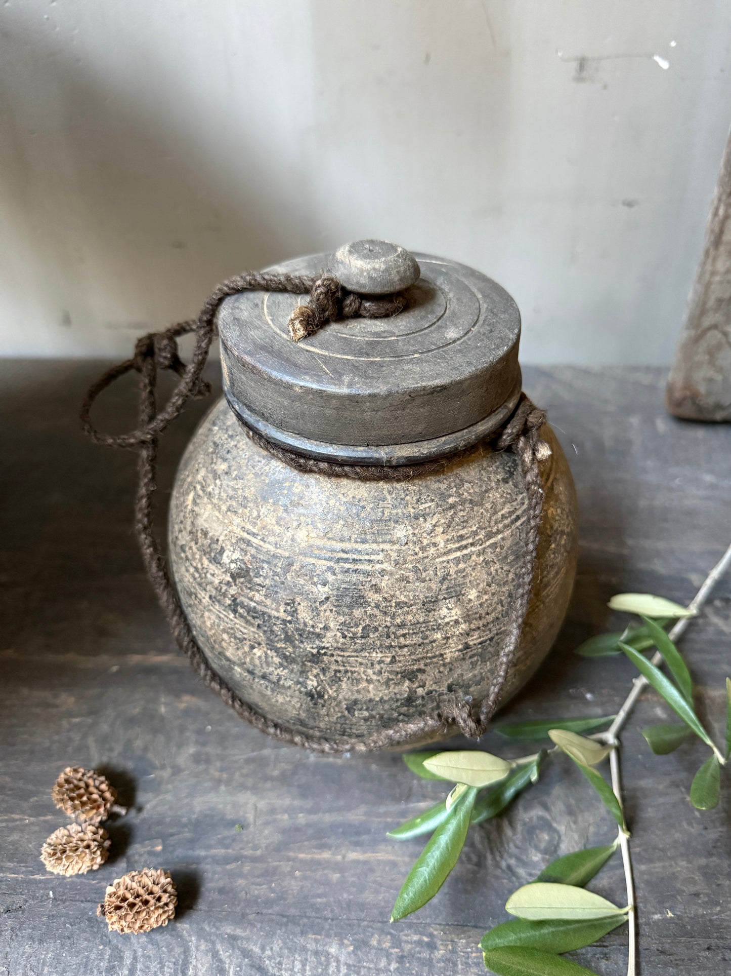 Wooden jar with lid