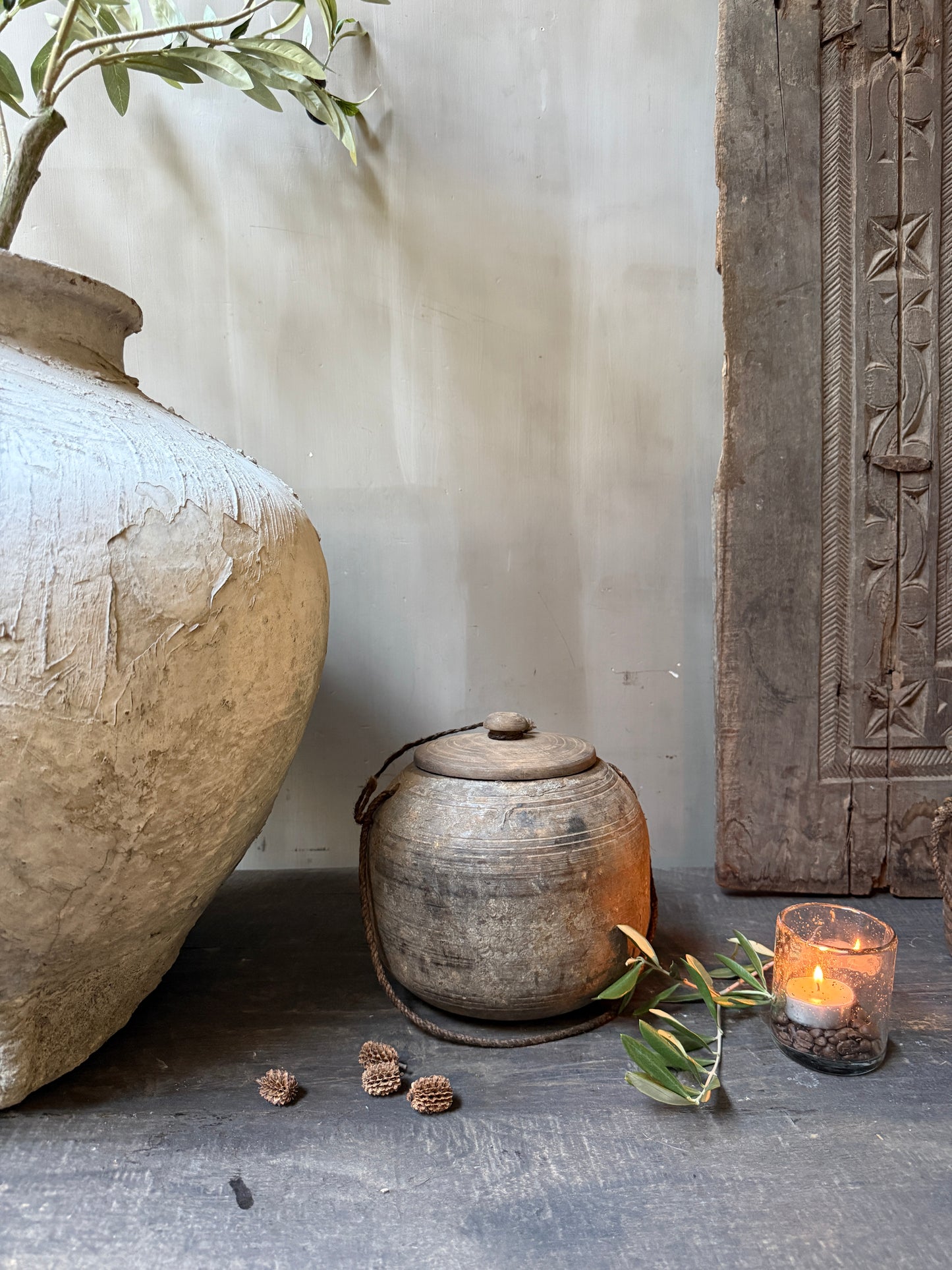 Wooden jar with lid