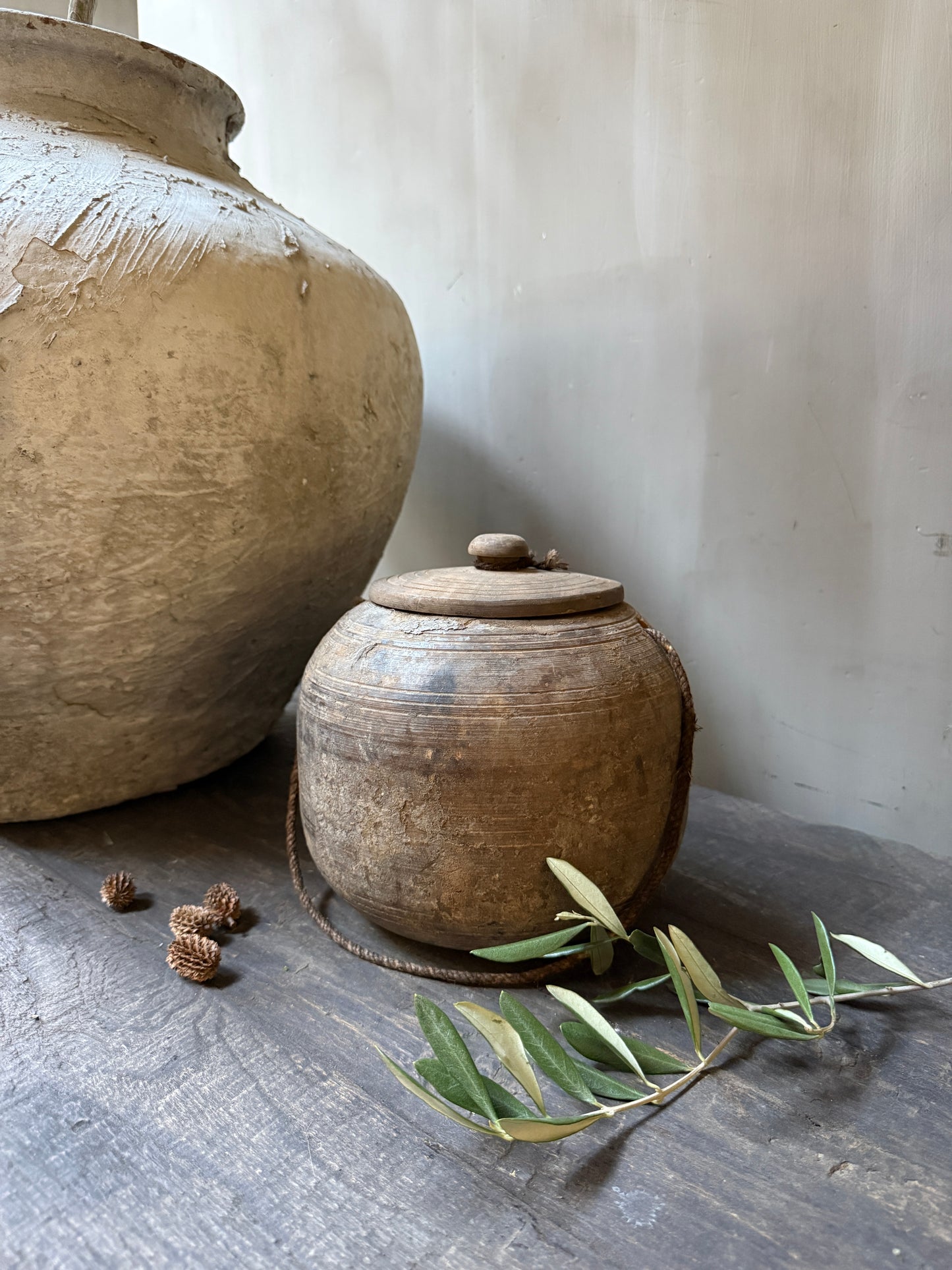 Wooden jar with lid