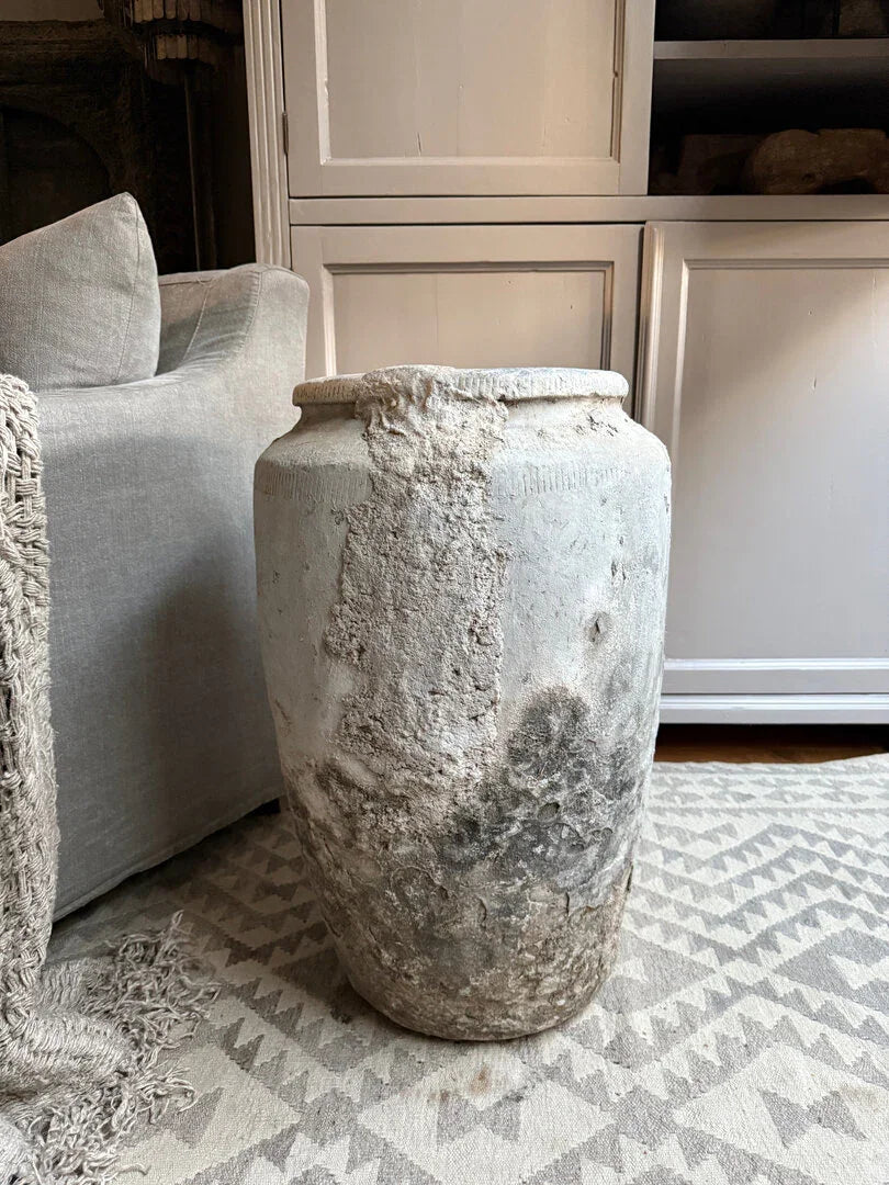 Oude Indiase kruik / pot - My Sober Home