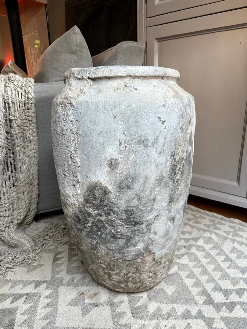 Oude Indiase kruik / pot - My Sober Home