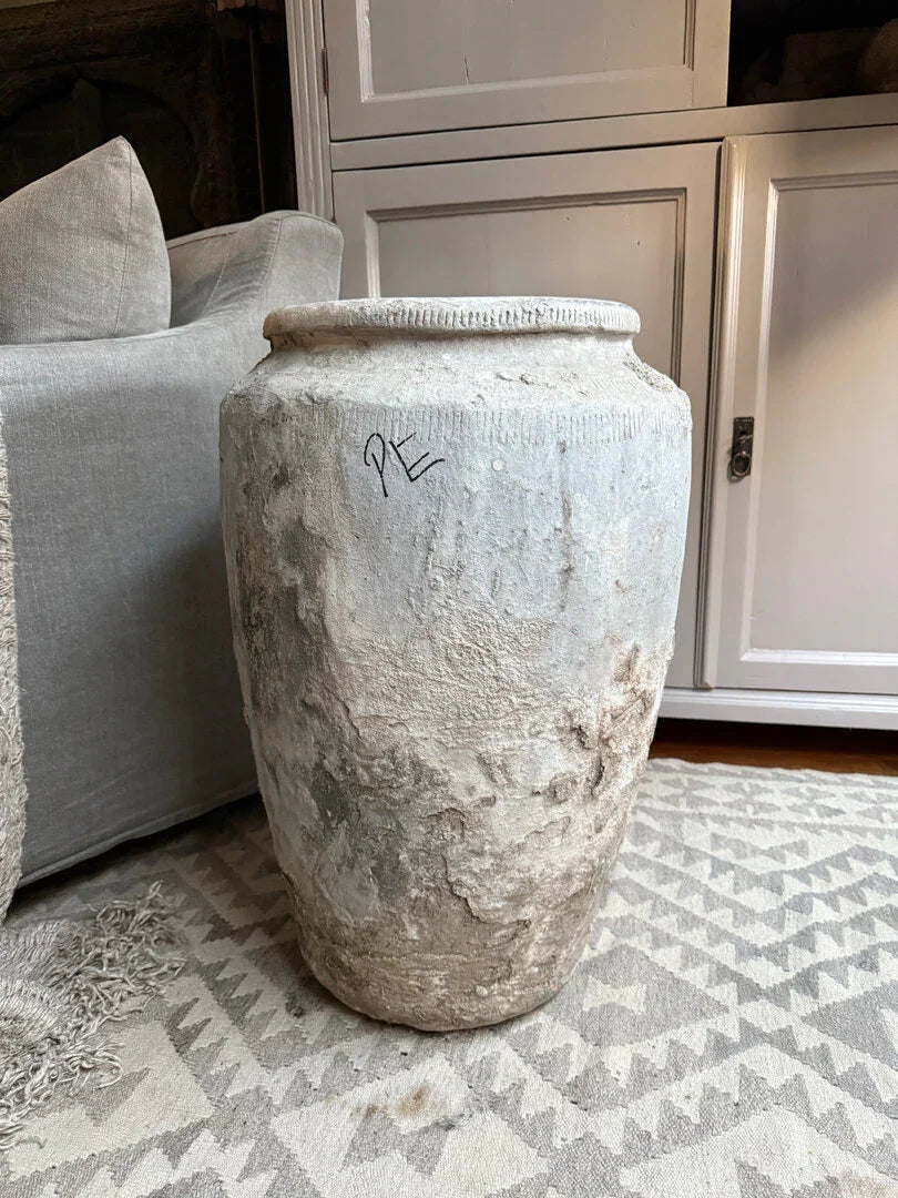 Oude Indiase kruik / pot - My Sober Home