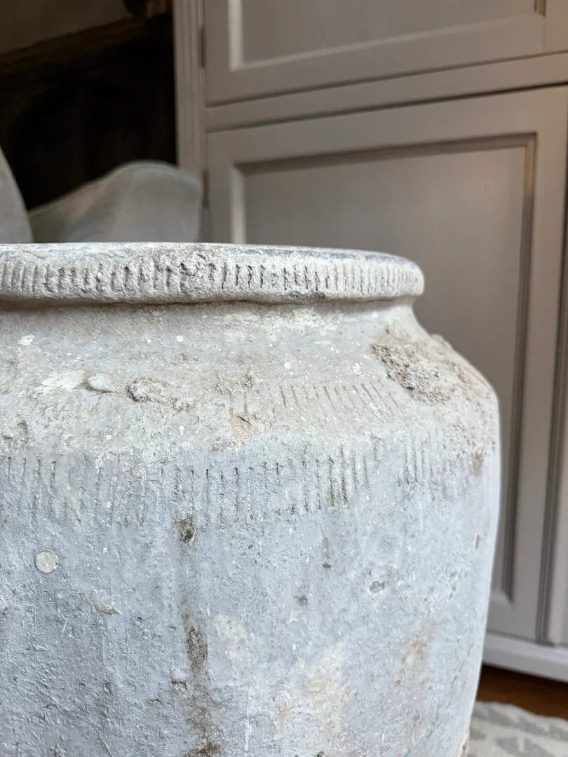 Oude Indiase kruik / pot - My Sober Home