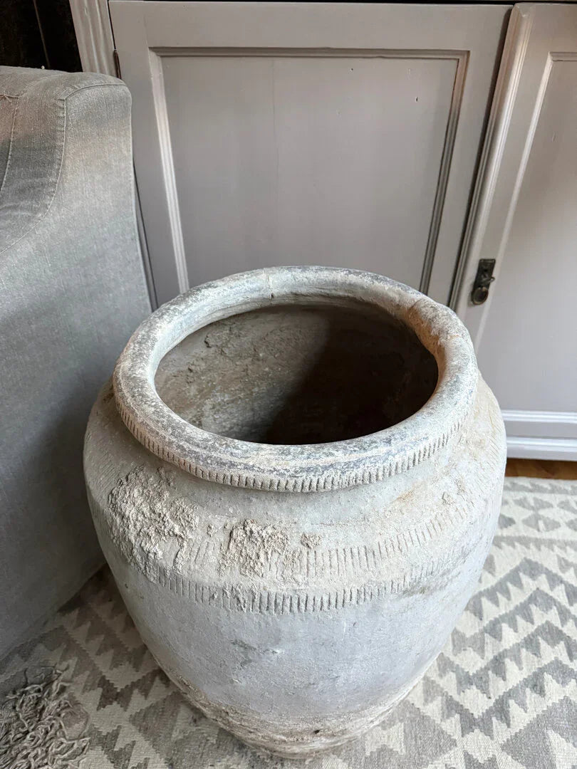 Oude Indiase kruik / pot - My Sober Home