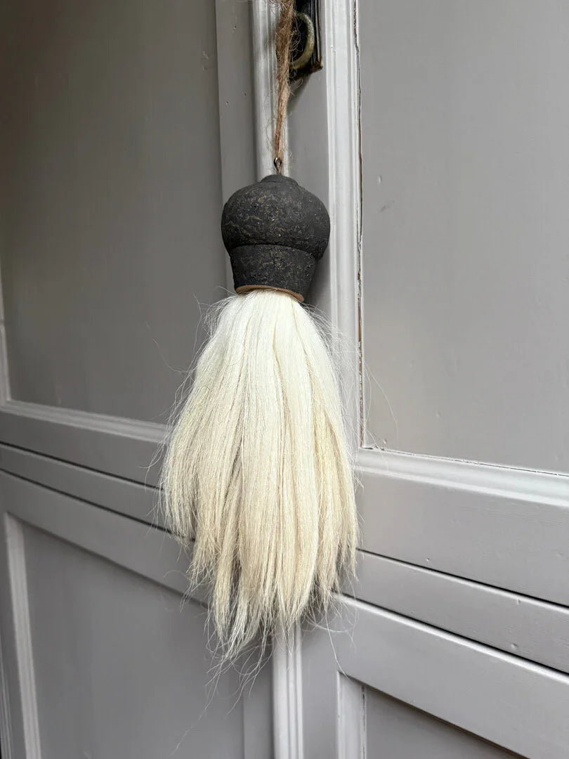 Handgemaakte landelijke deurhanger met wit vlas, rustieke woonaccessoire My Sober Home