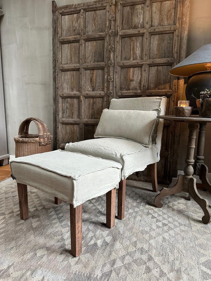 Rustieke landelijke fauteuil met hocker en houten kamerscherm, My Sober Home woonaccessoires