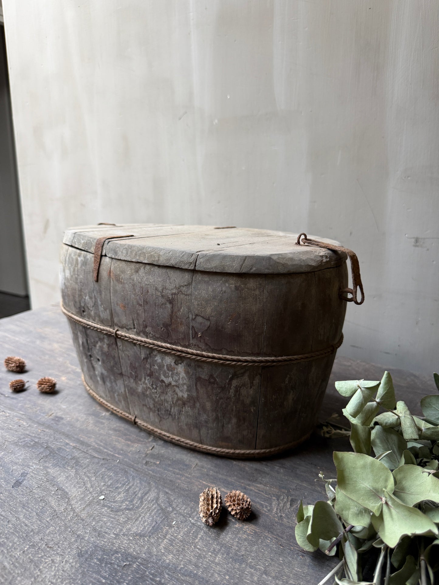 Olive tray on legs