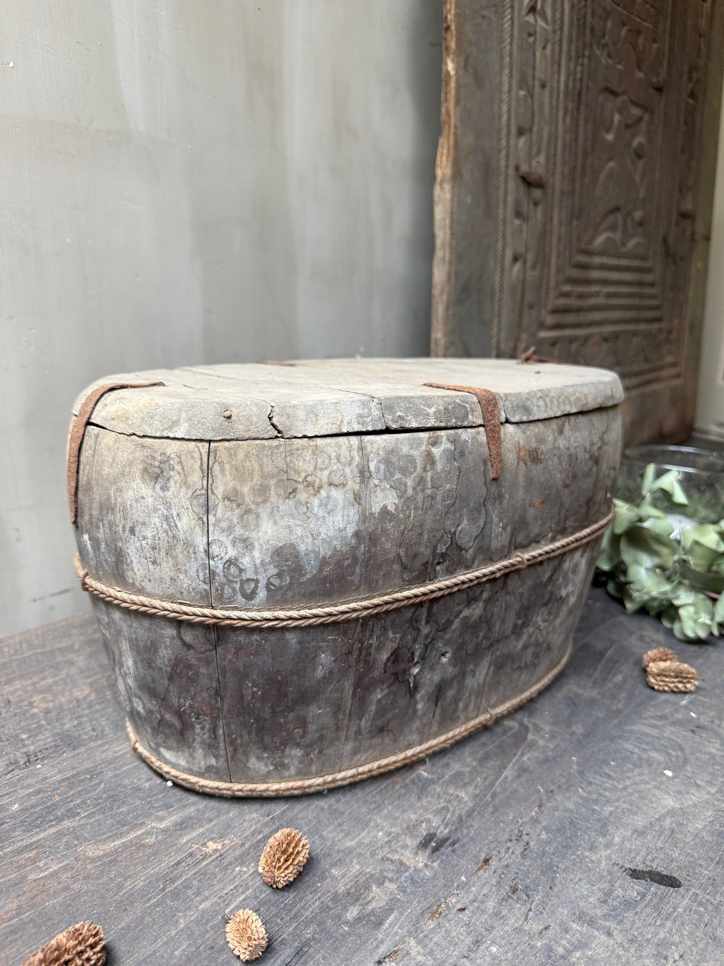 Olive tray on legs