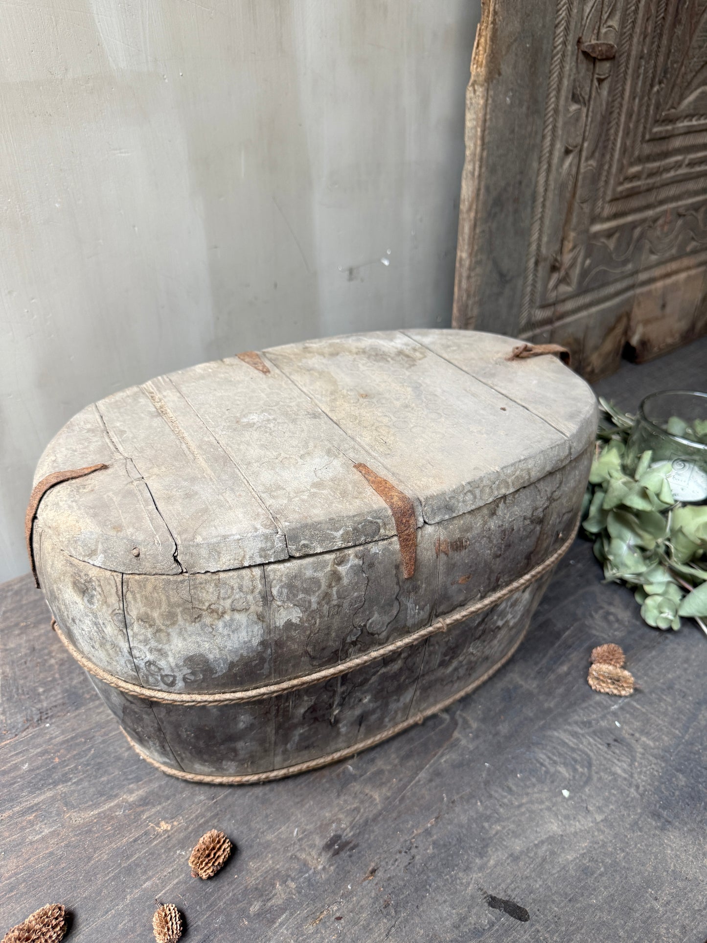 Olive tray on legs