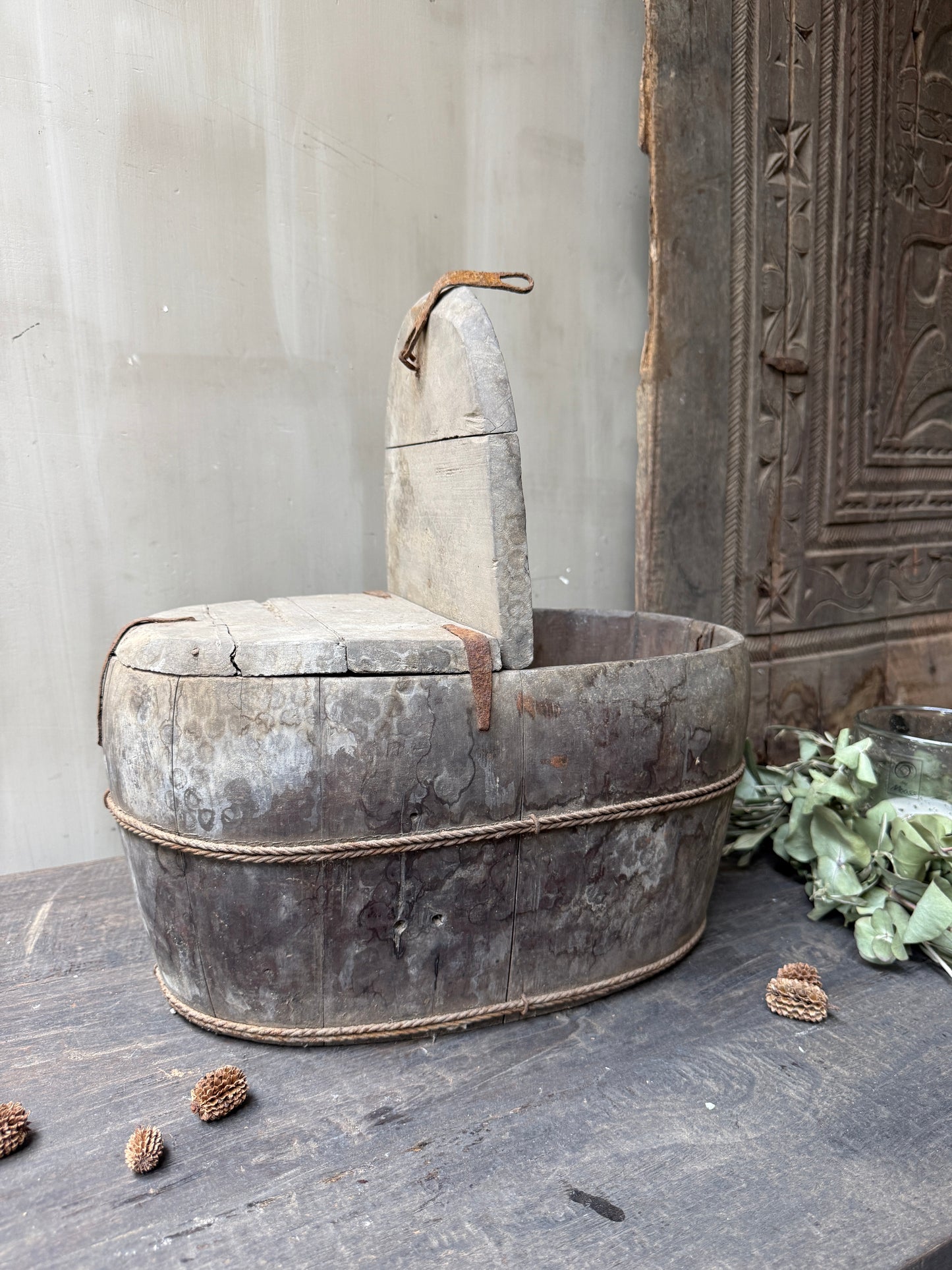 Olive tray on legs