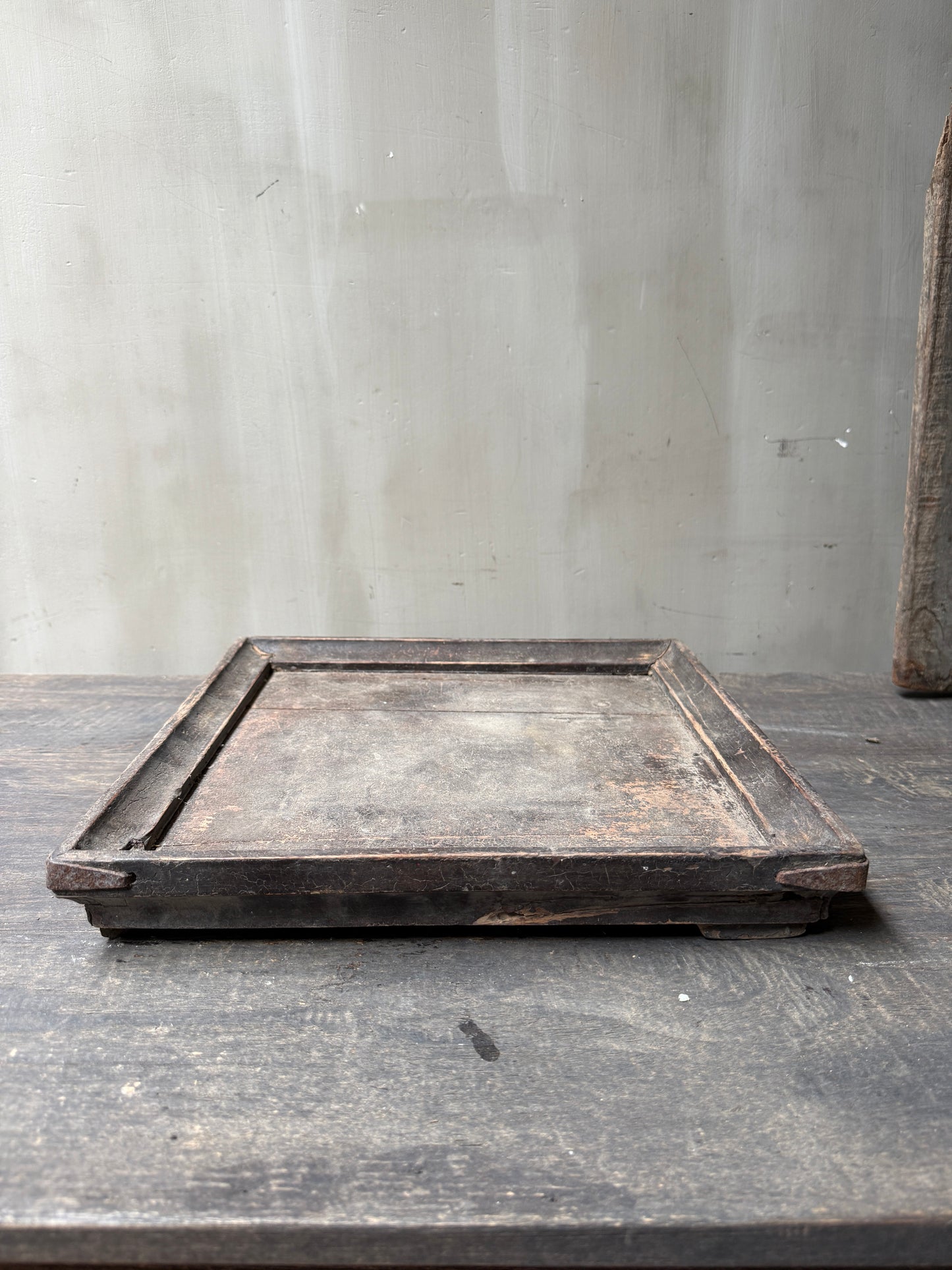 Chinesisches Tablett aus altem Holz