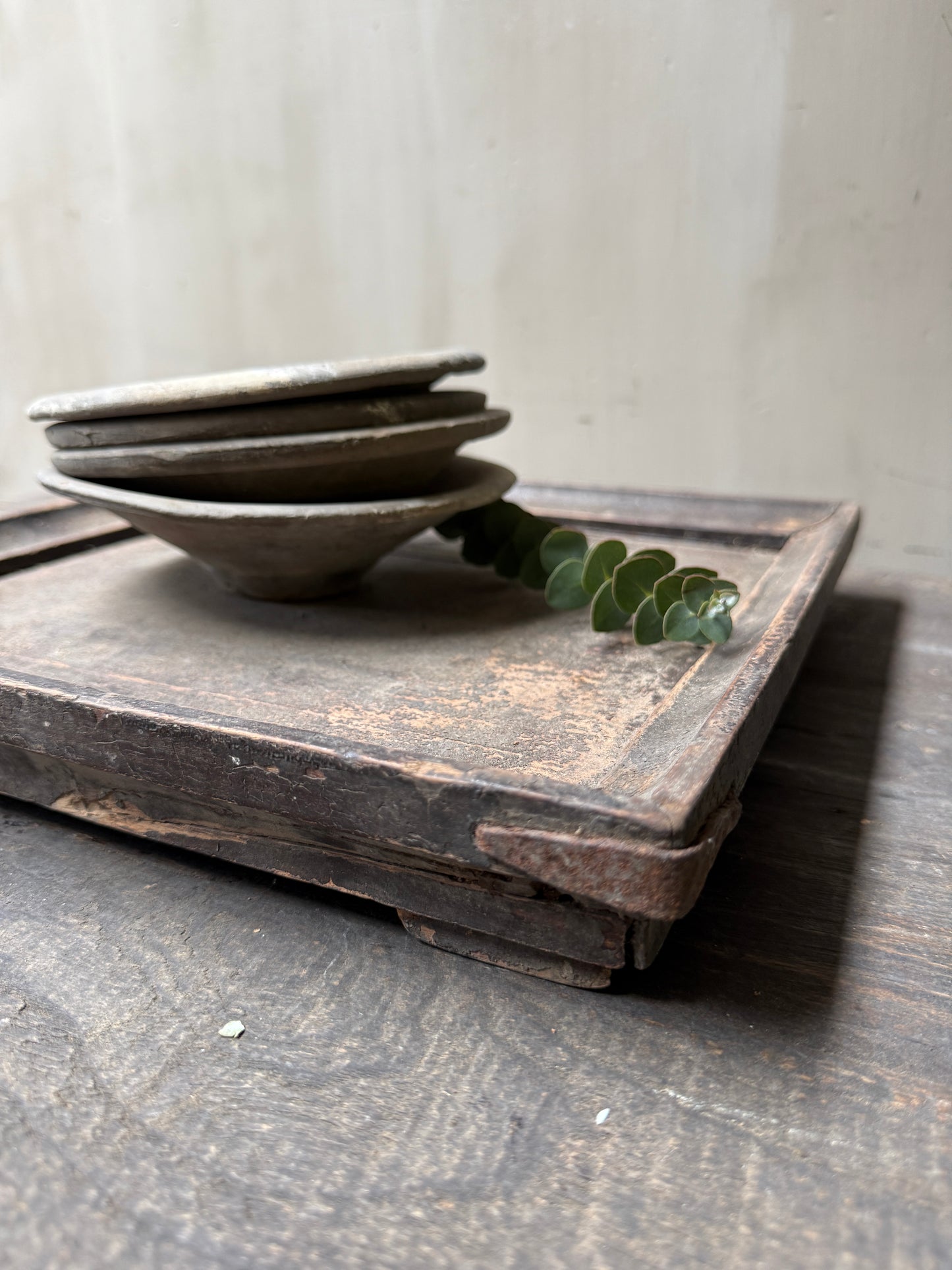 Chinesisches Tablett aus altem Holz