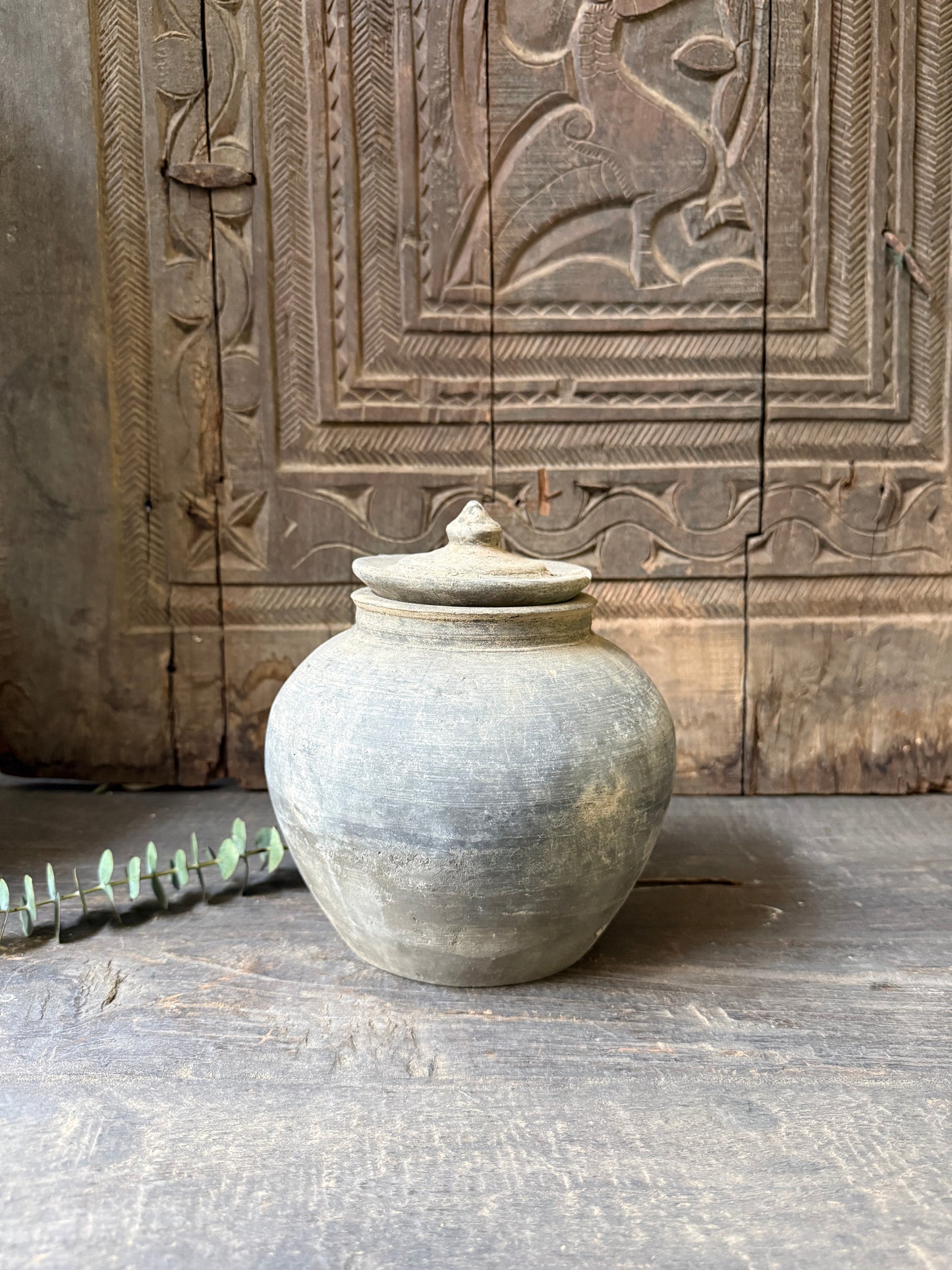 Chinese pot with lid