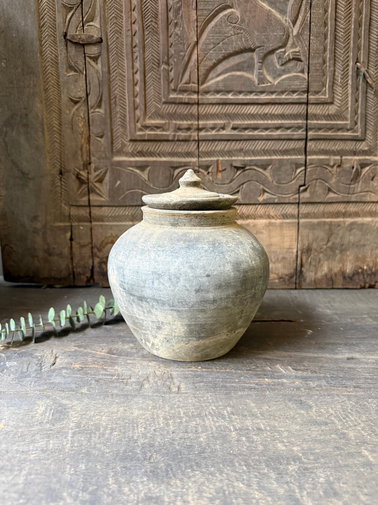 Chinese pot with lid