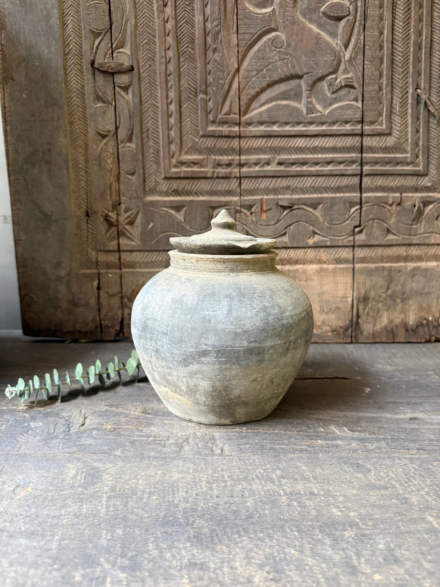 Chinese pot with lid