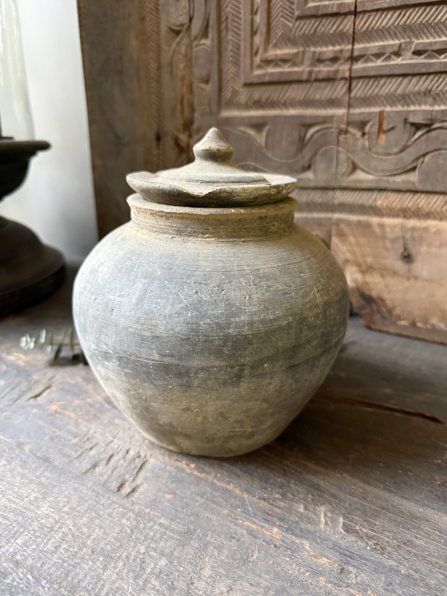 Chinese pot with lid