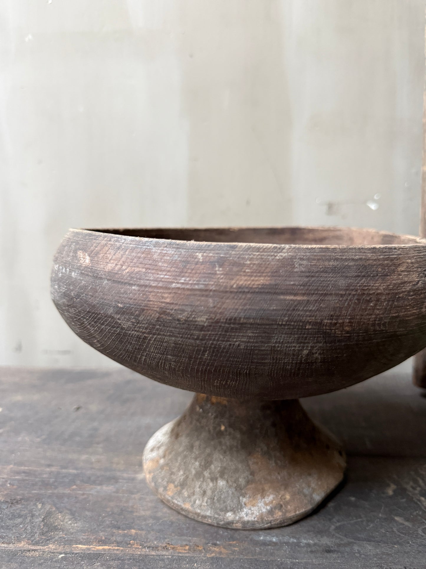 Houten bowl op voet