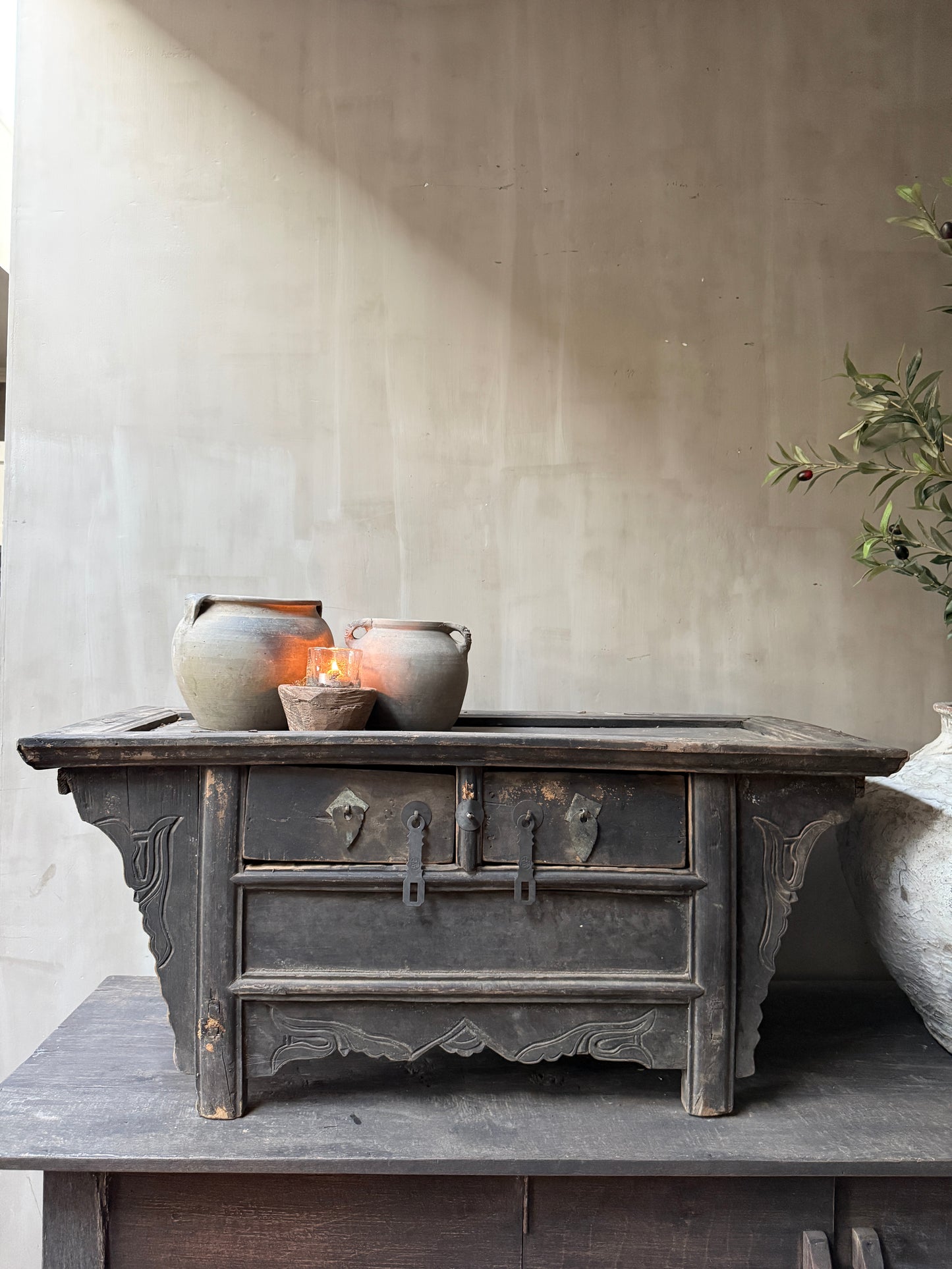 Antiker chinesischer Altarwandtisch / Schrank