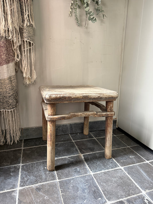 Oude Chinese bijzettafel