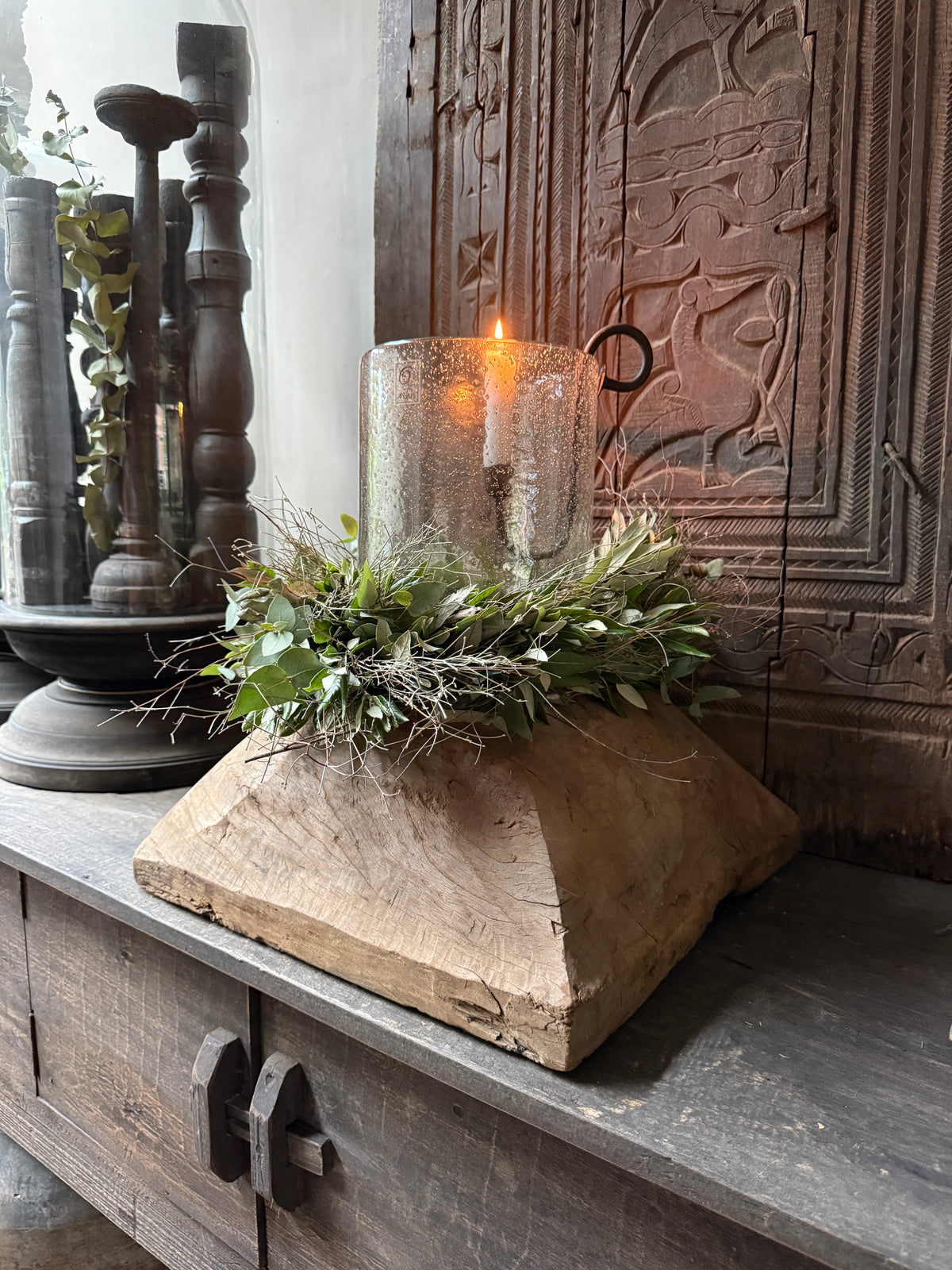 Unieke houten ornament kandelaar voor sober interieur