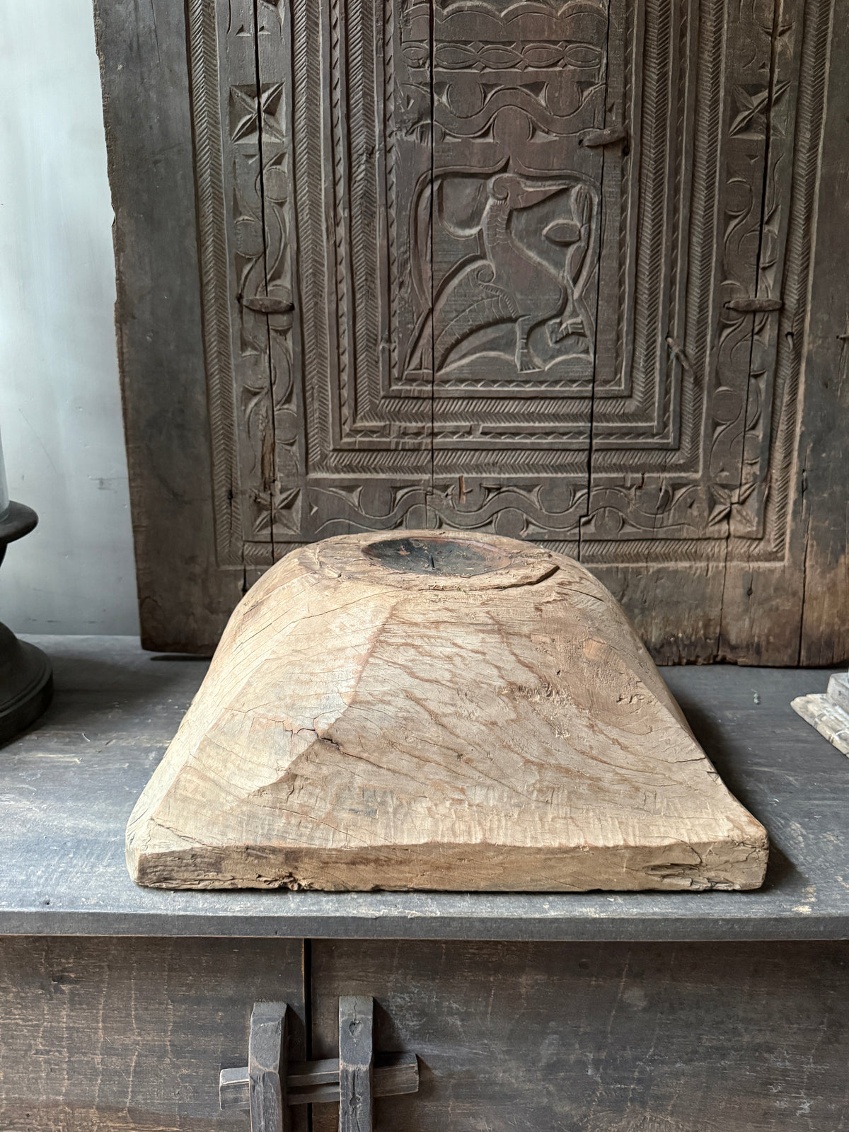 Handgemaakte ornament kandelaar van oud hout