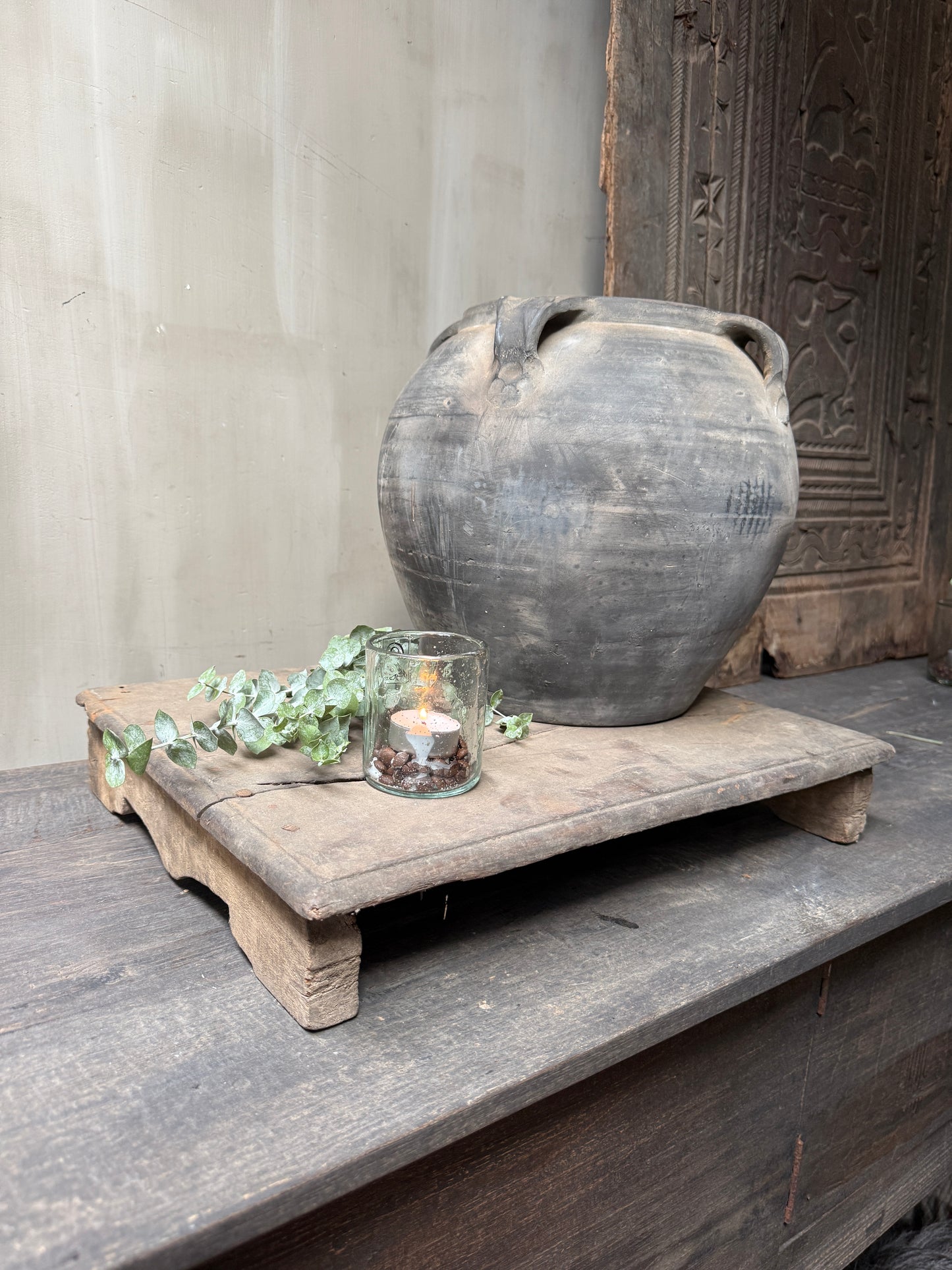 Old wooden bajot table / shelf