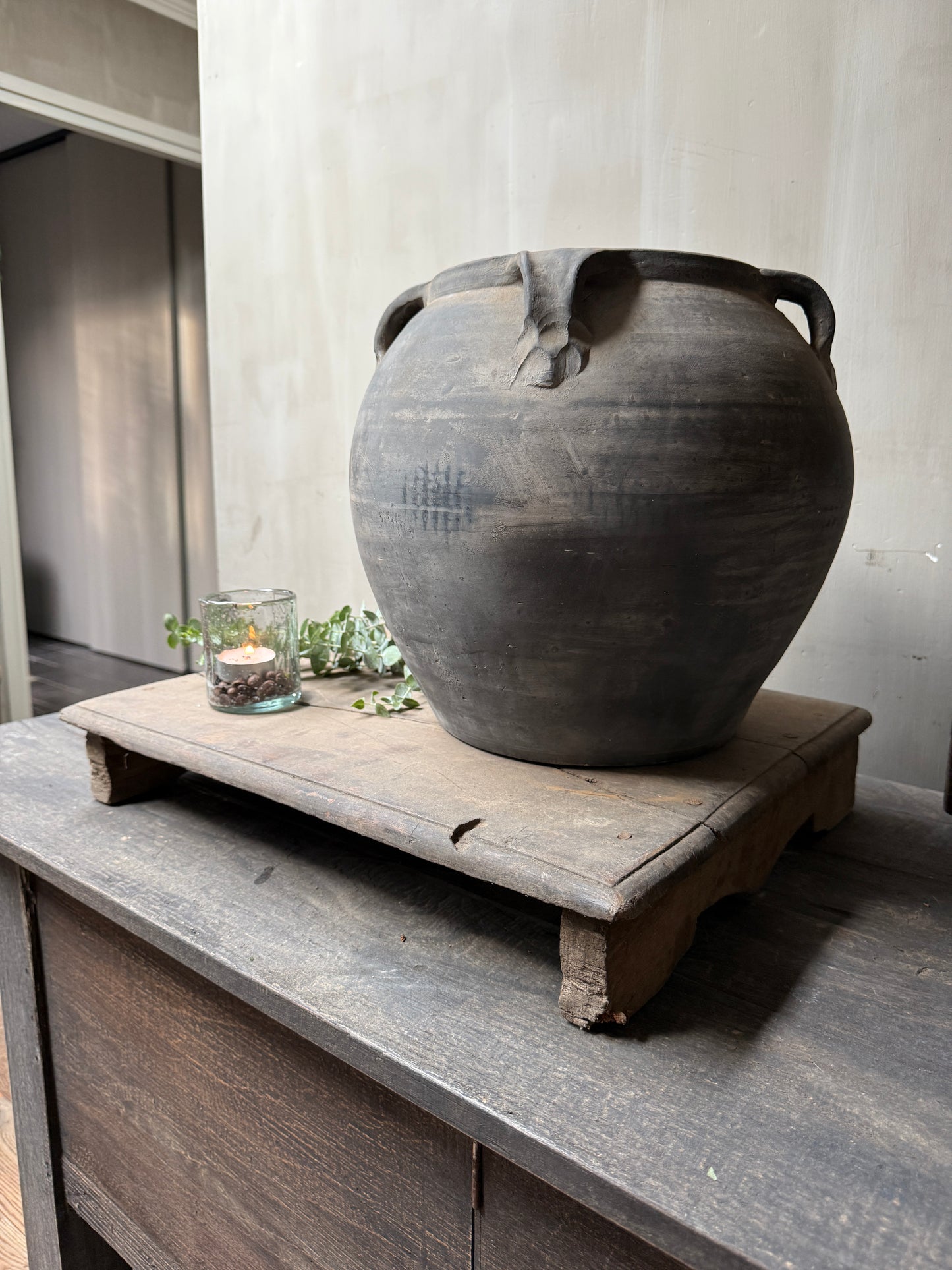 Old wooden bajot table / shelf