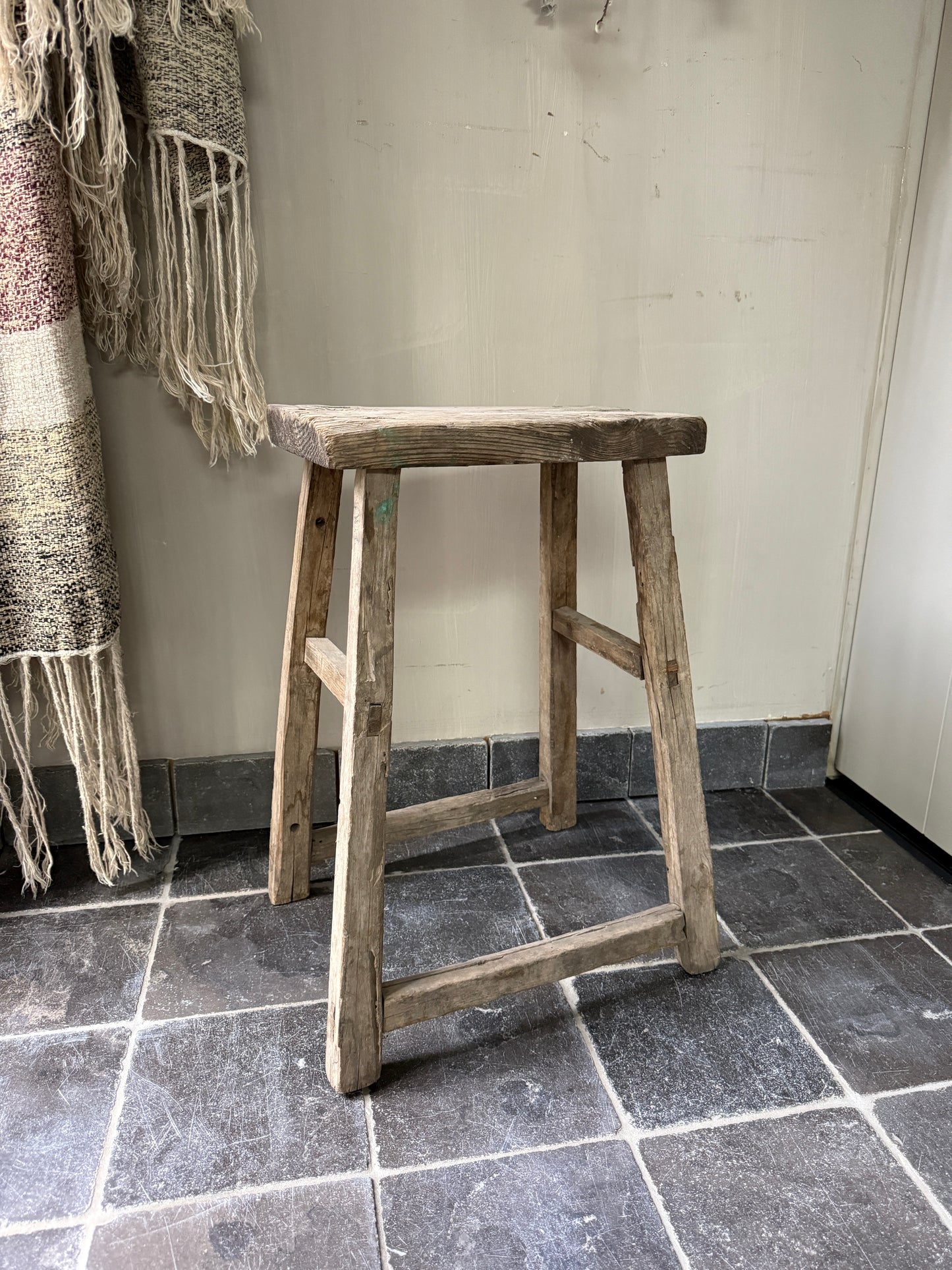 Oude houten krukje elmwood, chinese stoel