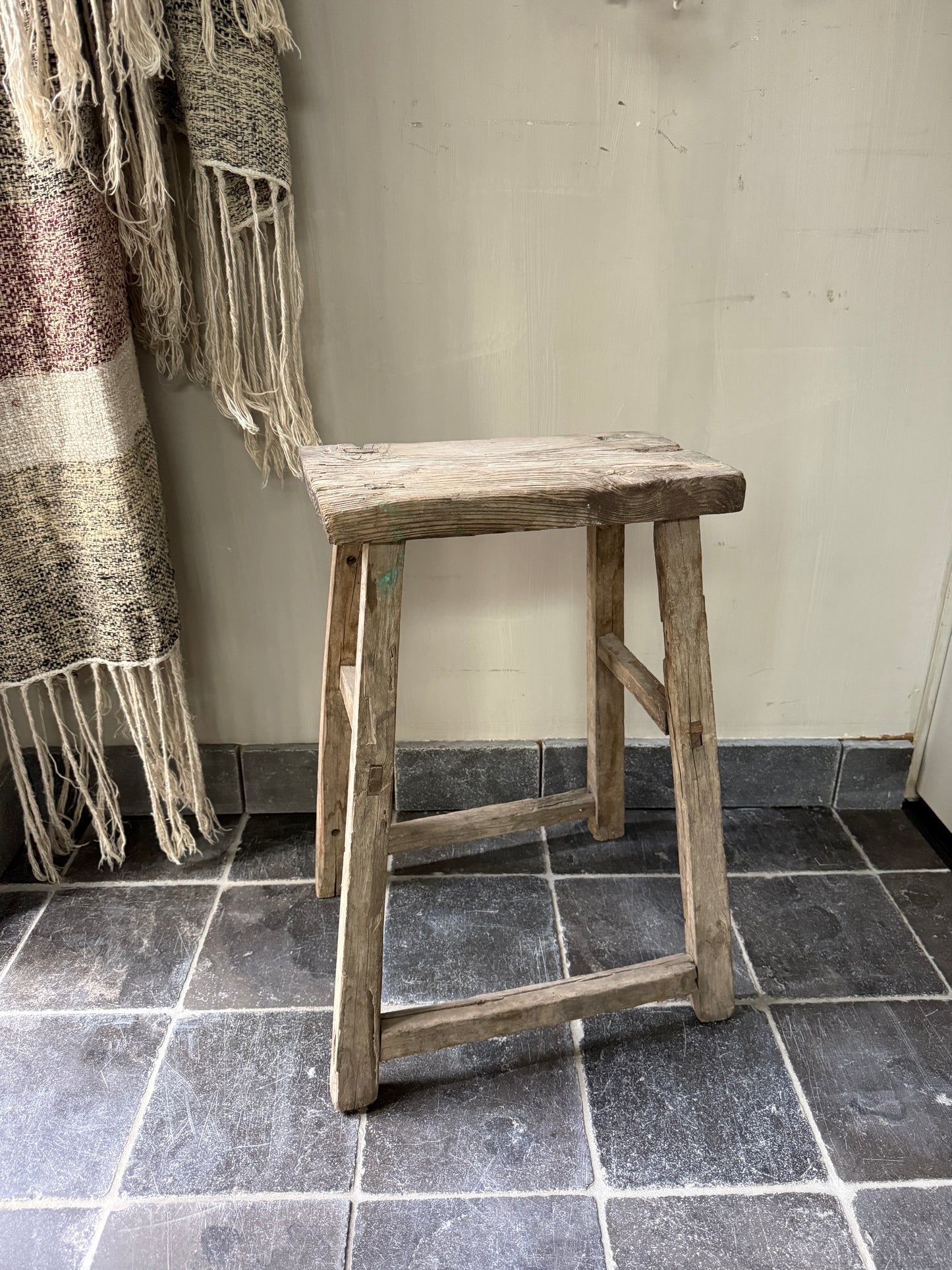 Oude houten krukje elmwood, chinese stoel