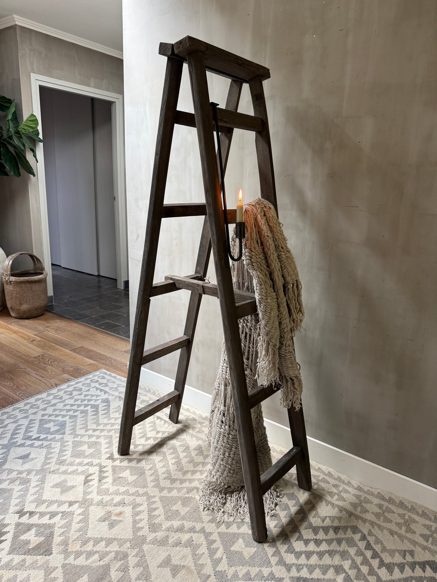 Oude houten schilders ladder / trap