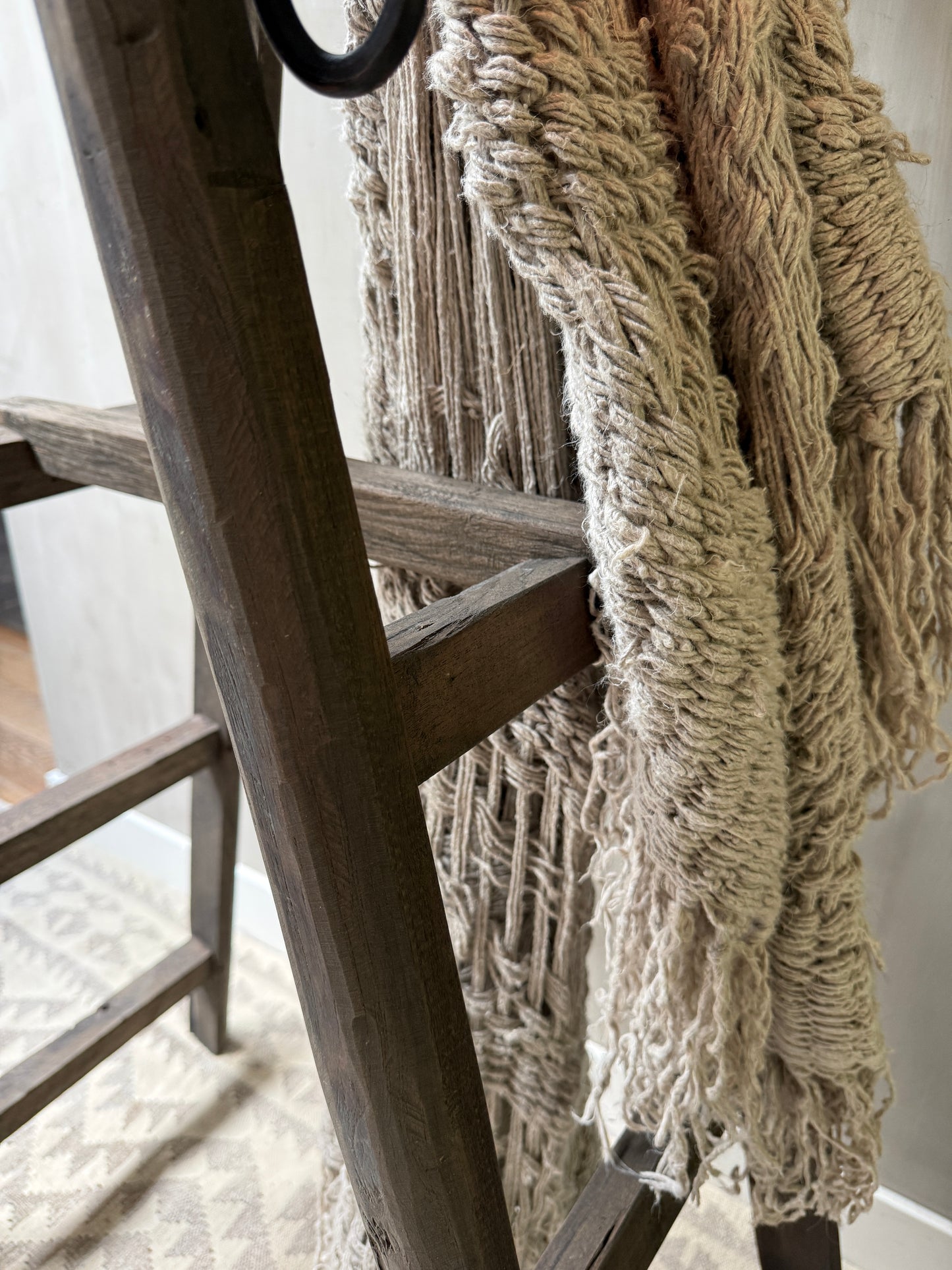 Oude houten schilders ladder / trap
