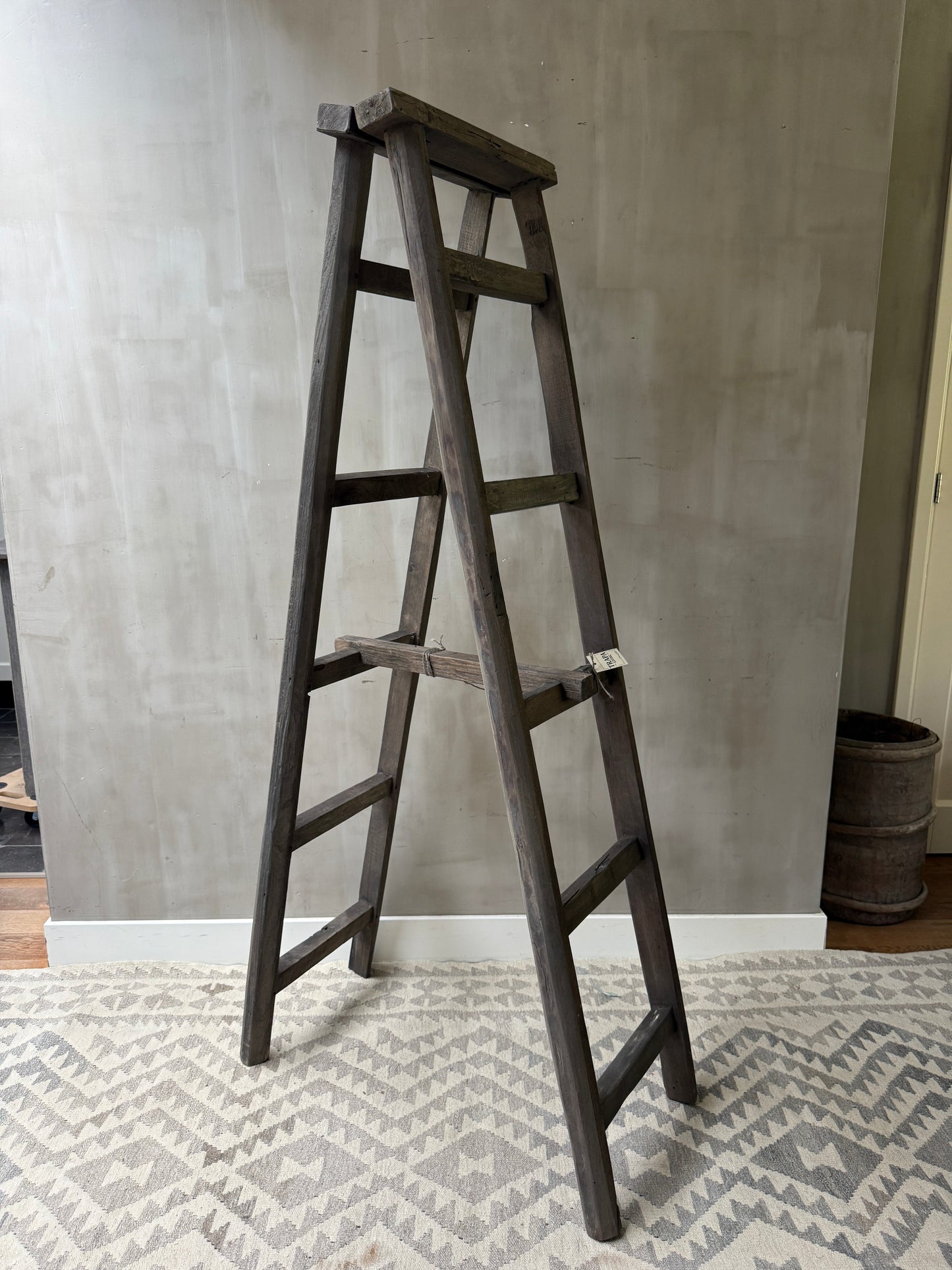 Oude houten schilders ladder / trap