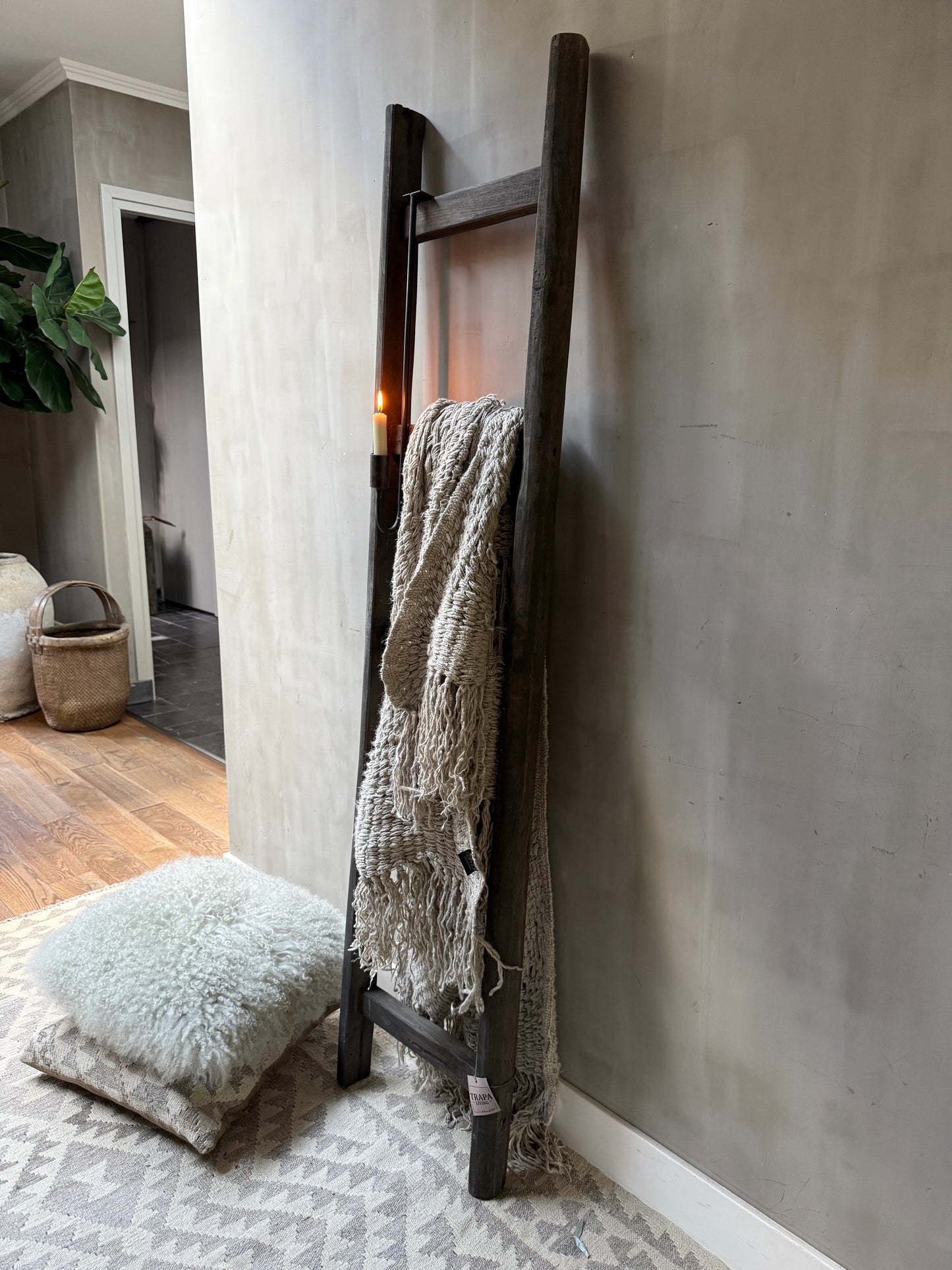 Old wooden ladder / stairs L