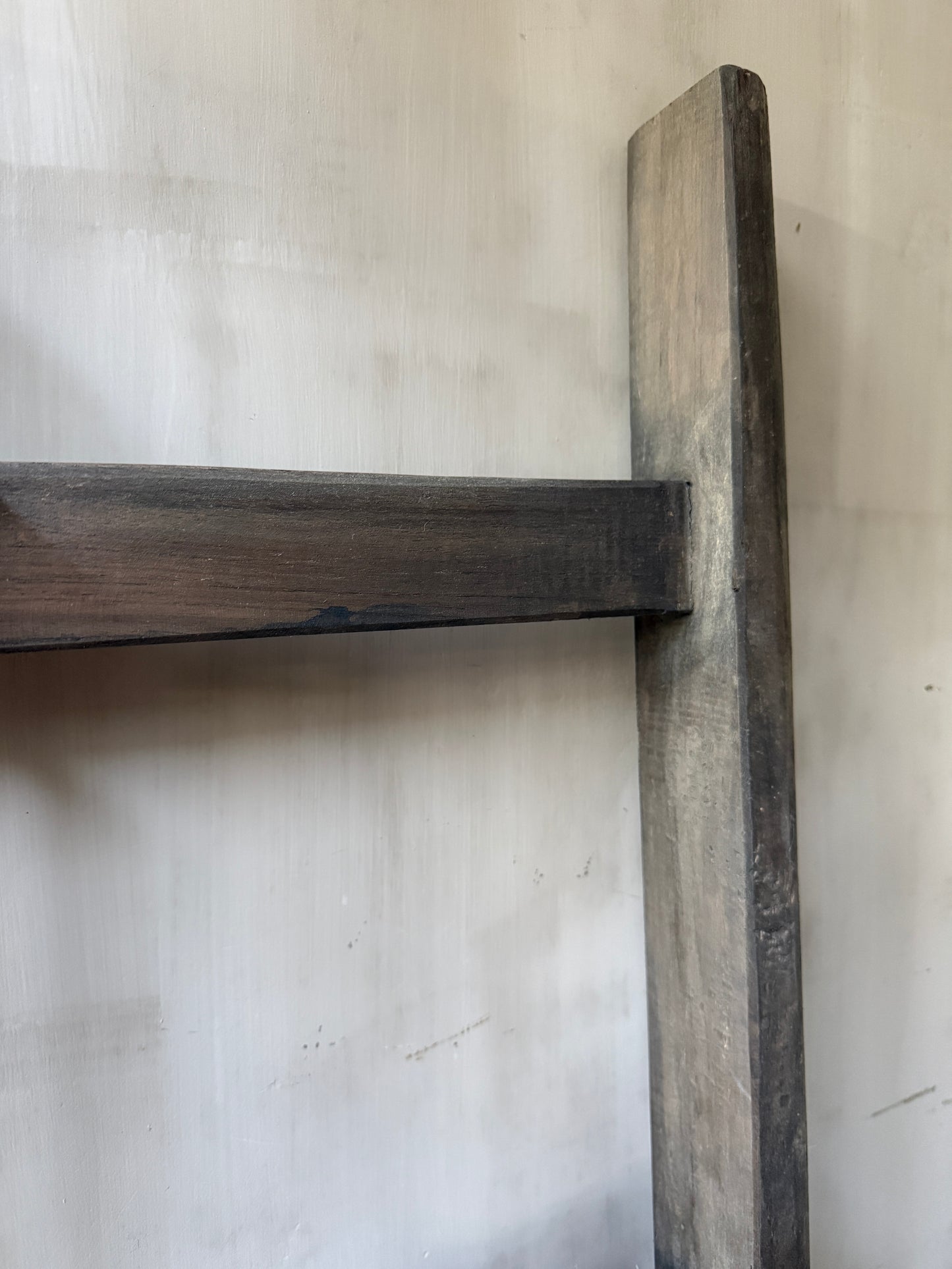 Old wooden ladder / stairs L