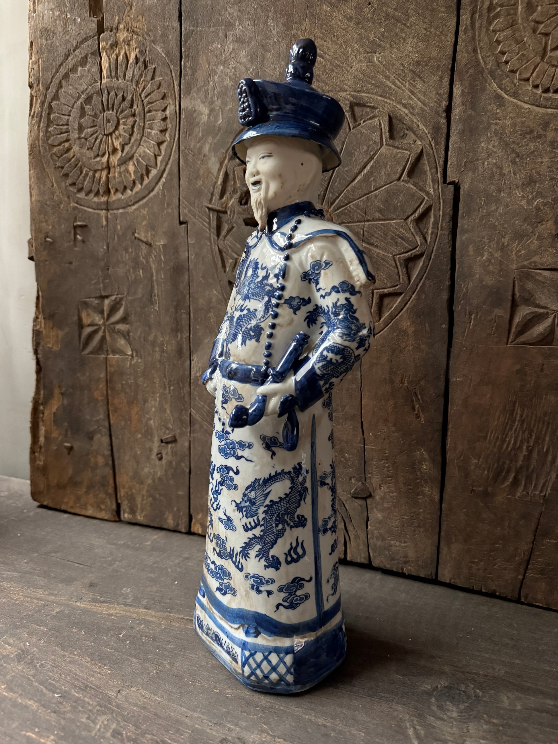 Blauw-witte porseleinen Chinese keizer beeld, handgemaakt, landelijk sober wonen accessoire