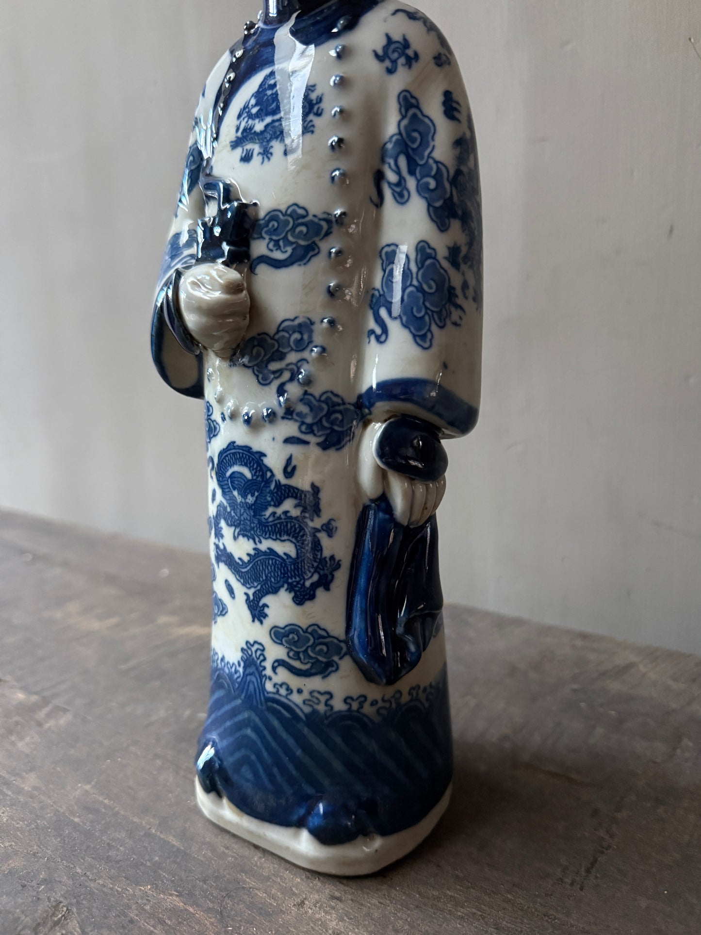 Chinees porseleinen beeldje keizerin pijp