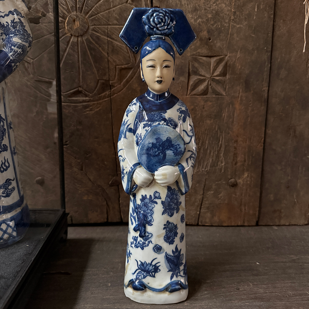 Chinesische Porzellanfigur Kaiserin Spiegel