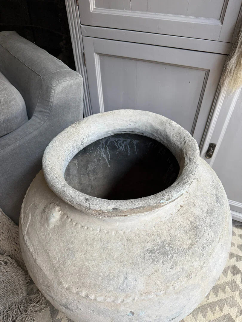 Oude Indiase kruik / pot - My Sober Home