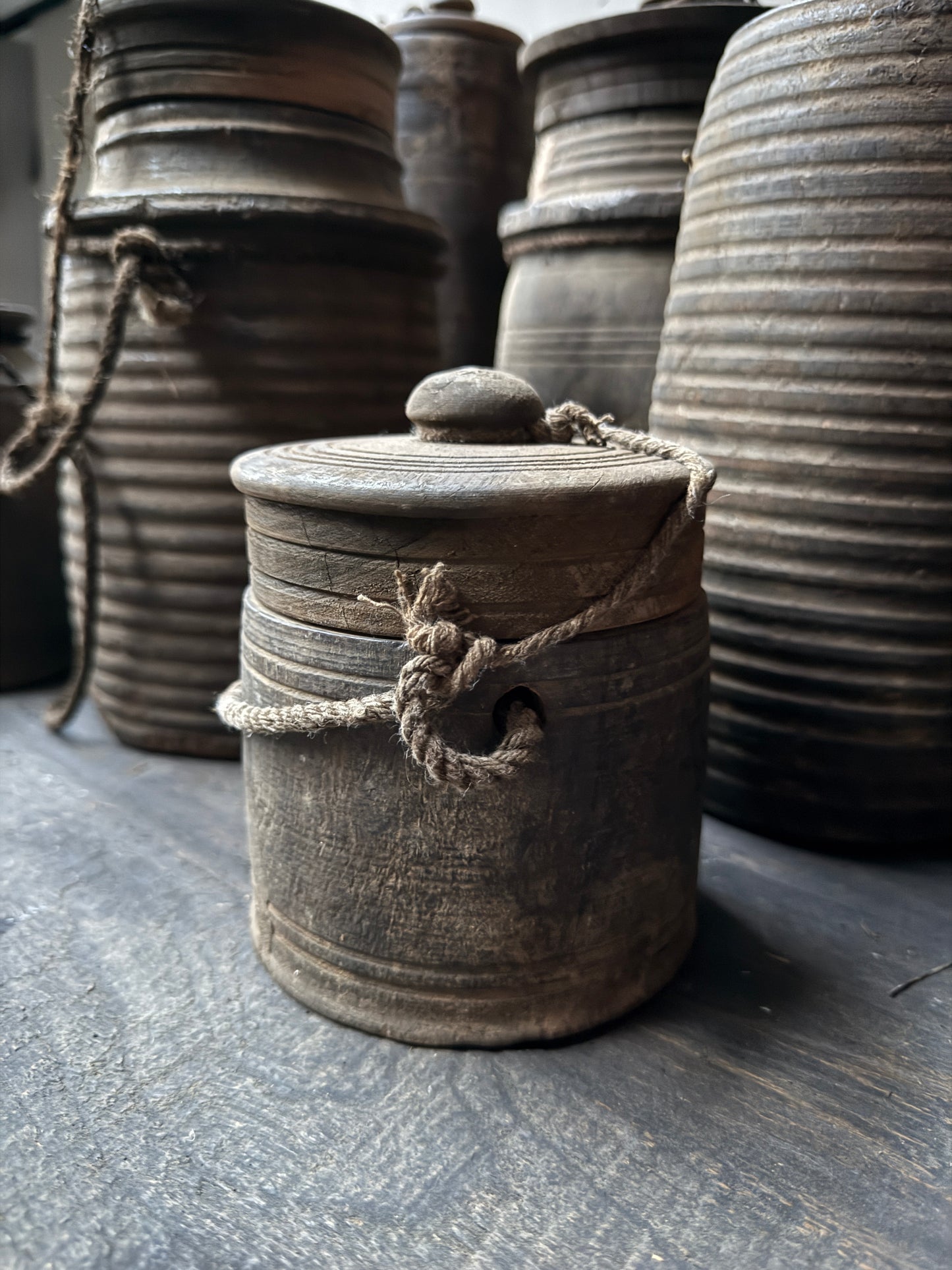 Holzgefäß mit Deckel