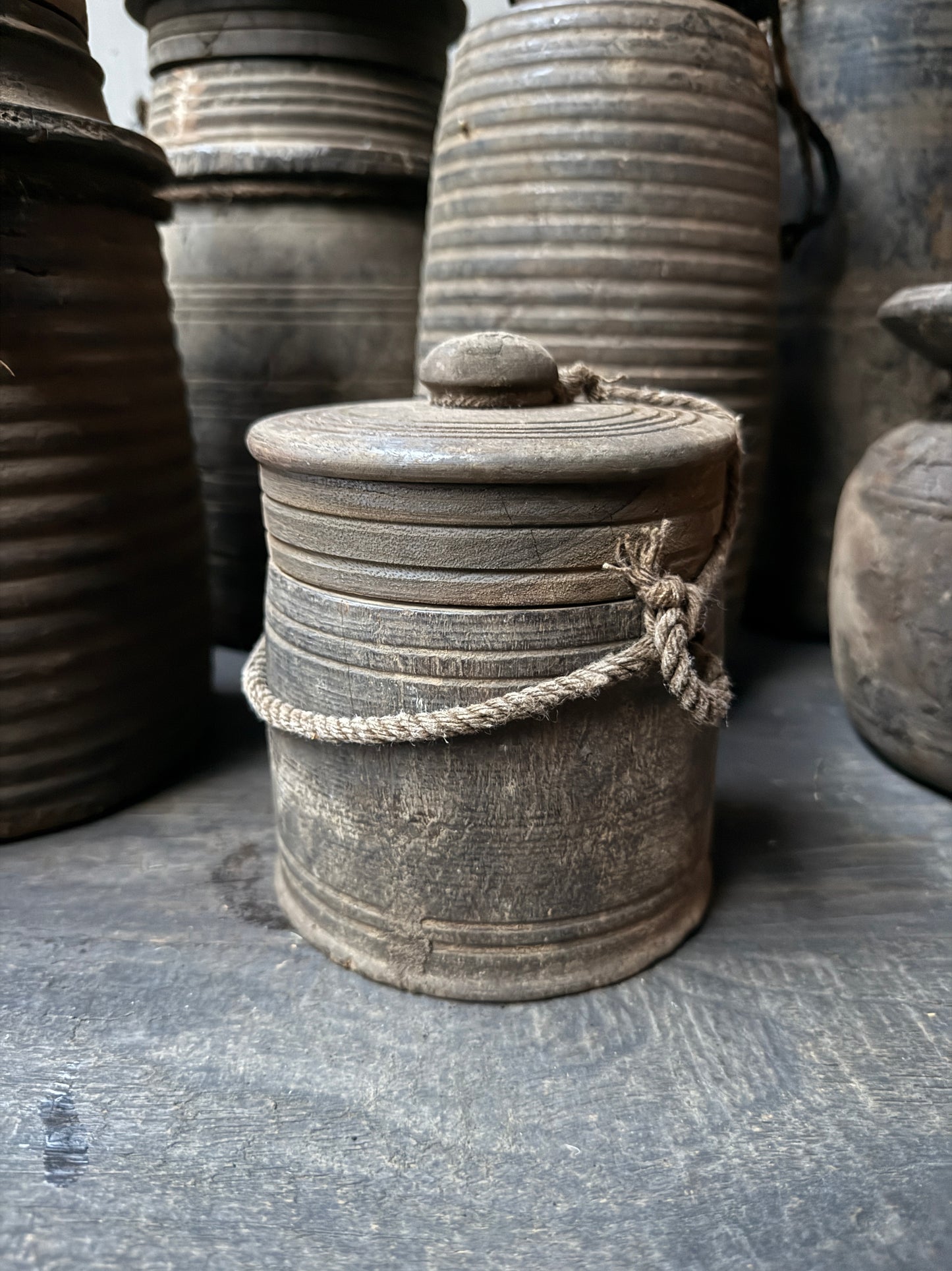 Holzgefäß mit Deckel