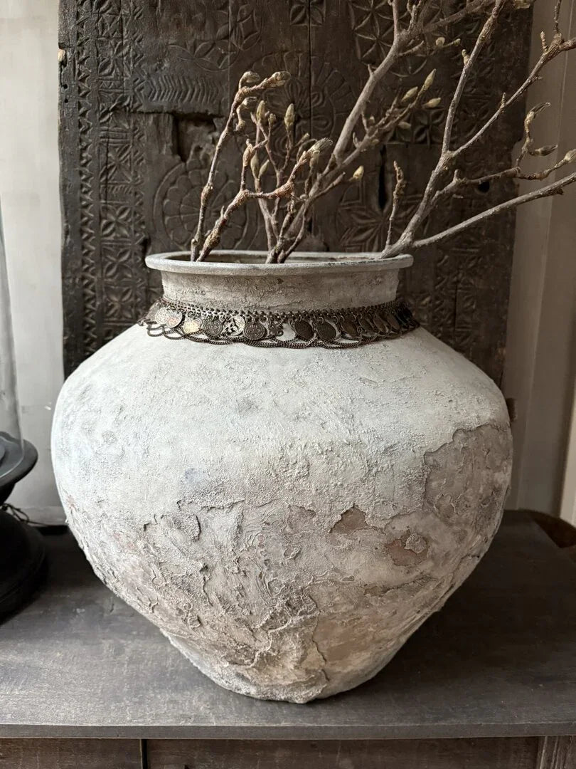 Kruikketting Liz - My Sober Home