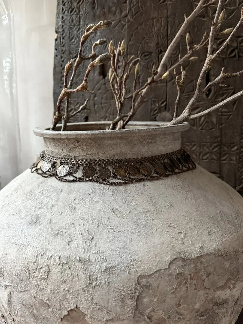 Kruikketting Liz - My Sober Home