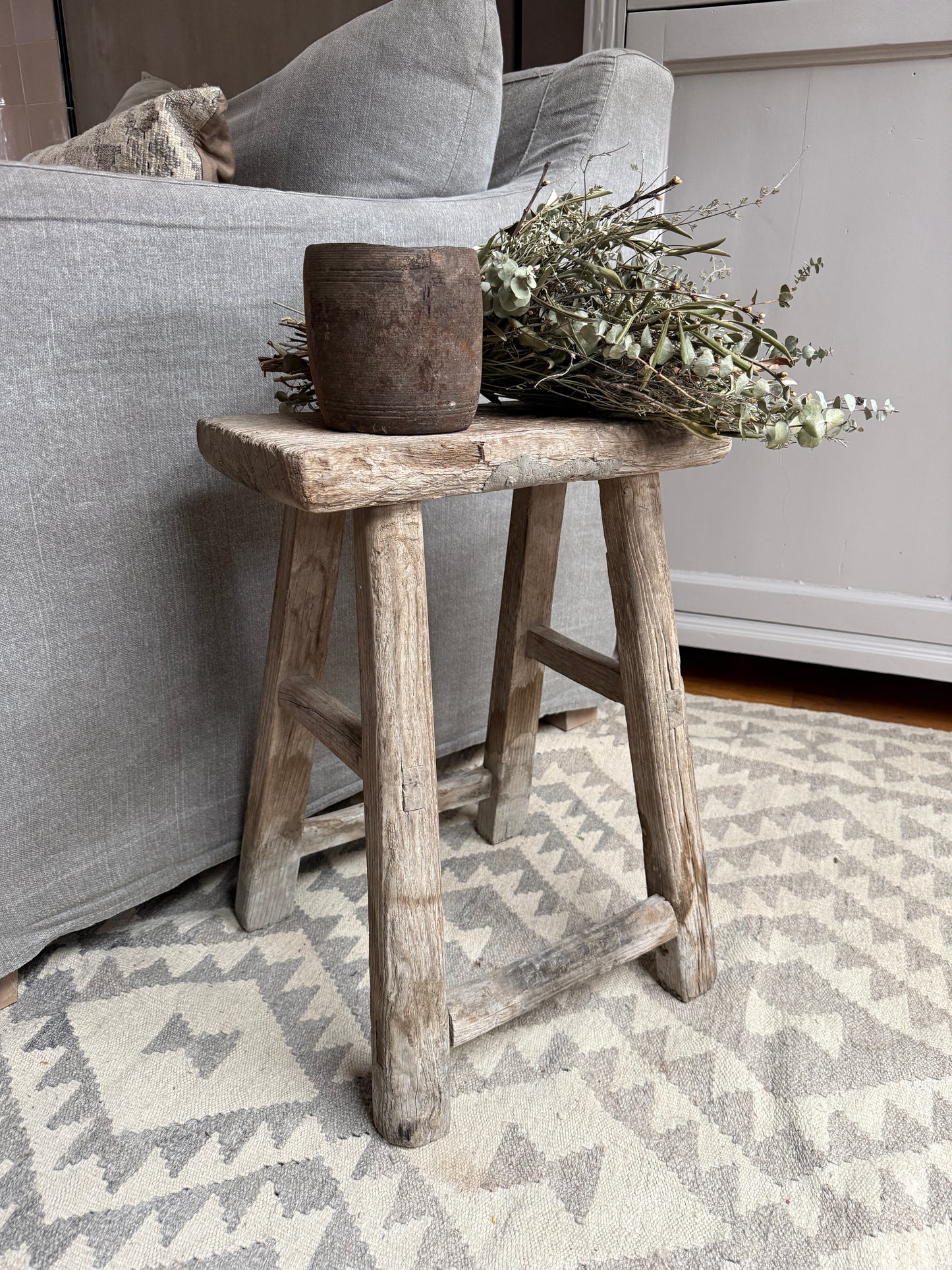 Alter Holzschemel, chinesischer Stuhl