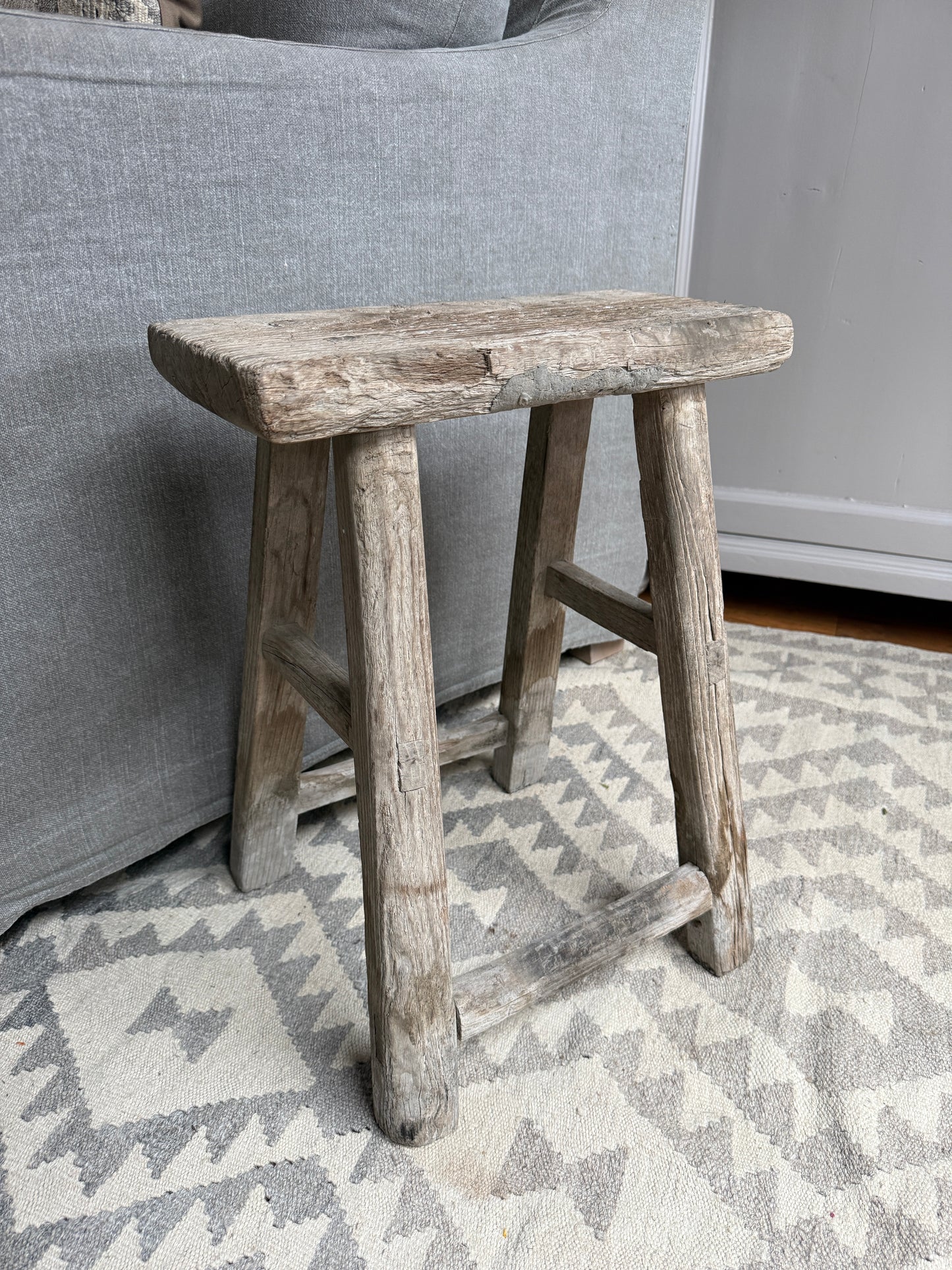 Alter Holzschemel, chinesischer Stuhl